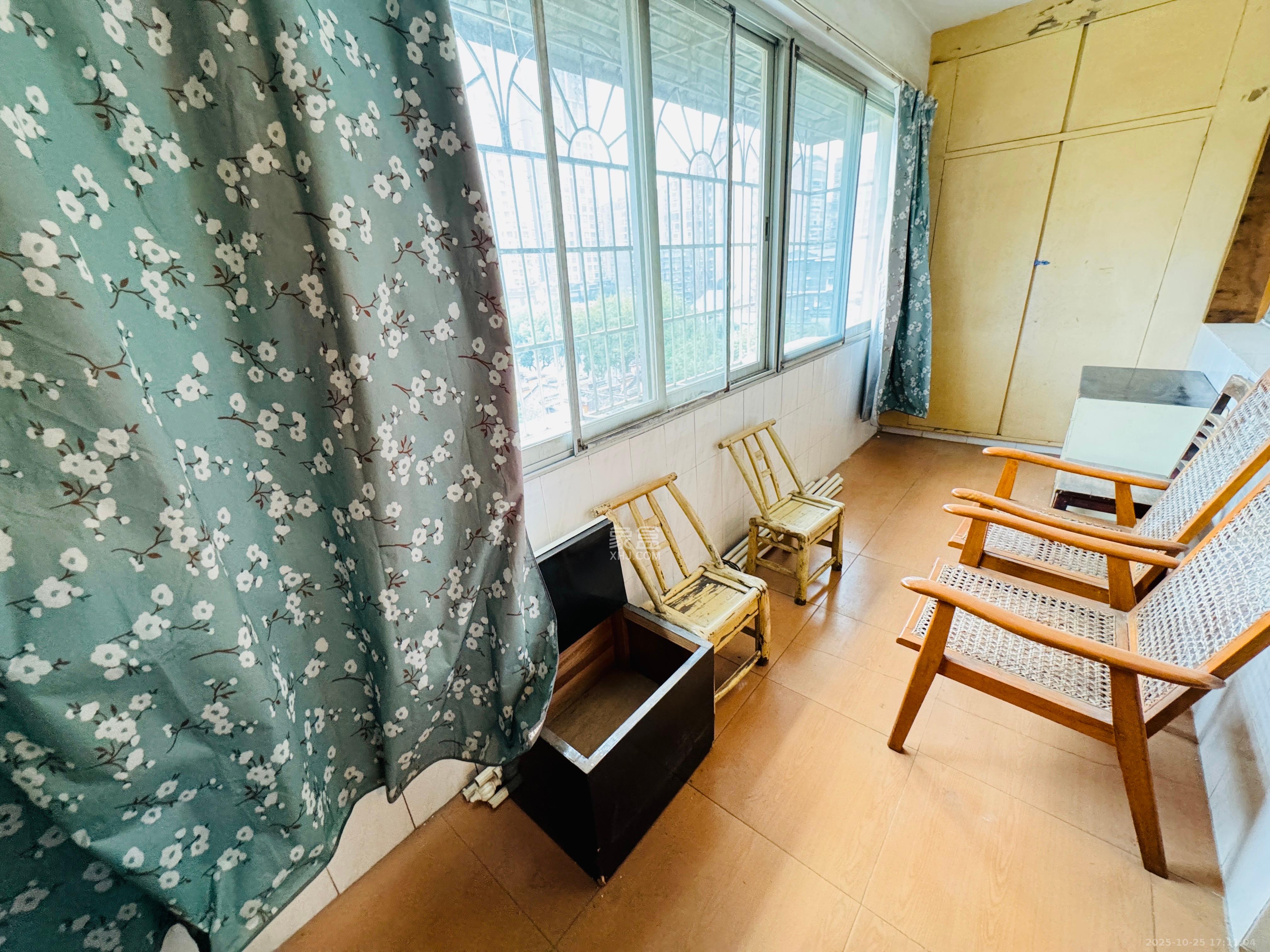 第一师范宿舍  2室2厅1卫    2300.0元/月室内图