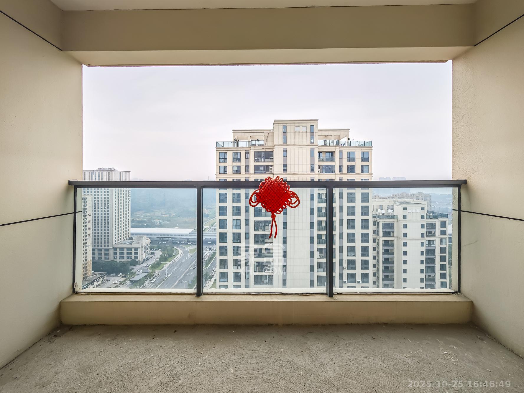 秀峰一品  3室2厅2卫    110.8万阳台