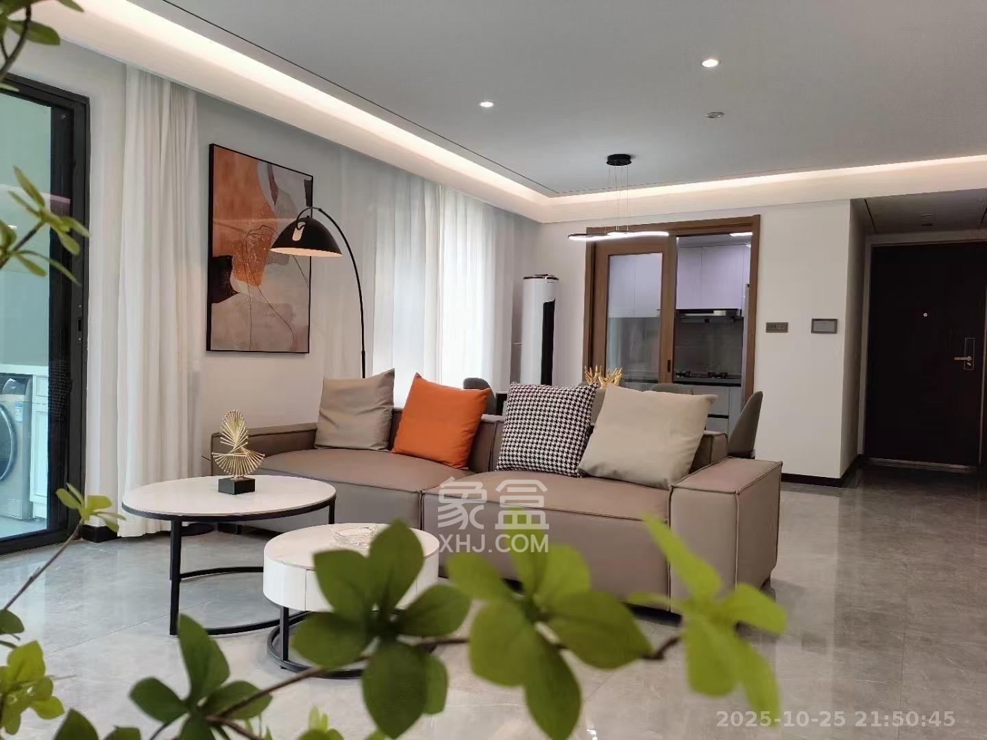 卓越中寰  4室2厅2卫    6300.0元/月 卓越中寰  4室2厅2卫    6300.0元/月室内图1