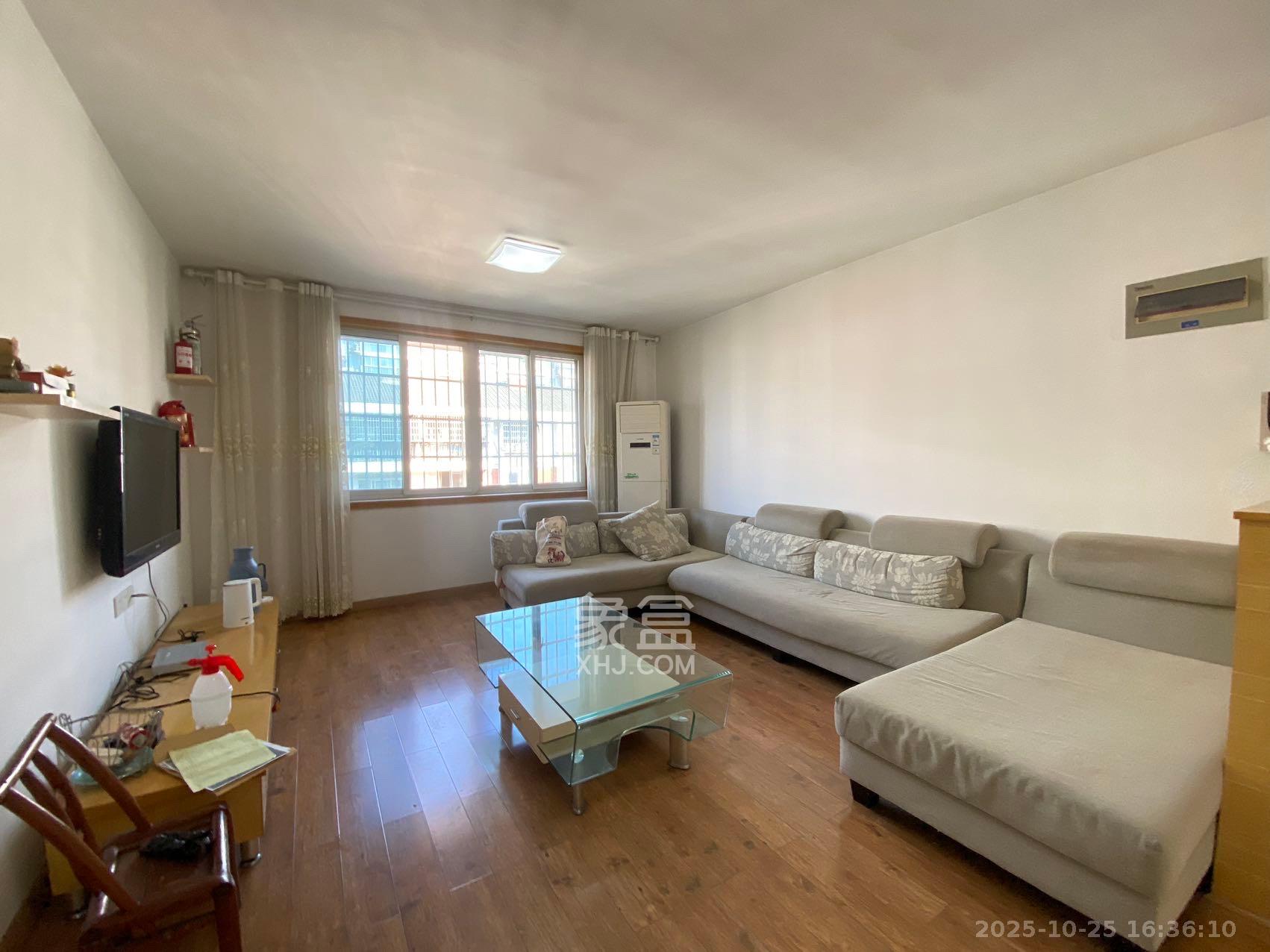 学府华庭  3室2厅2卫    2200.0元/月