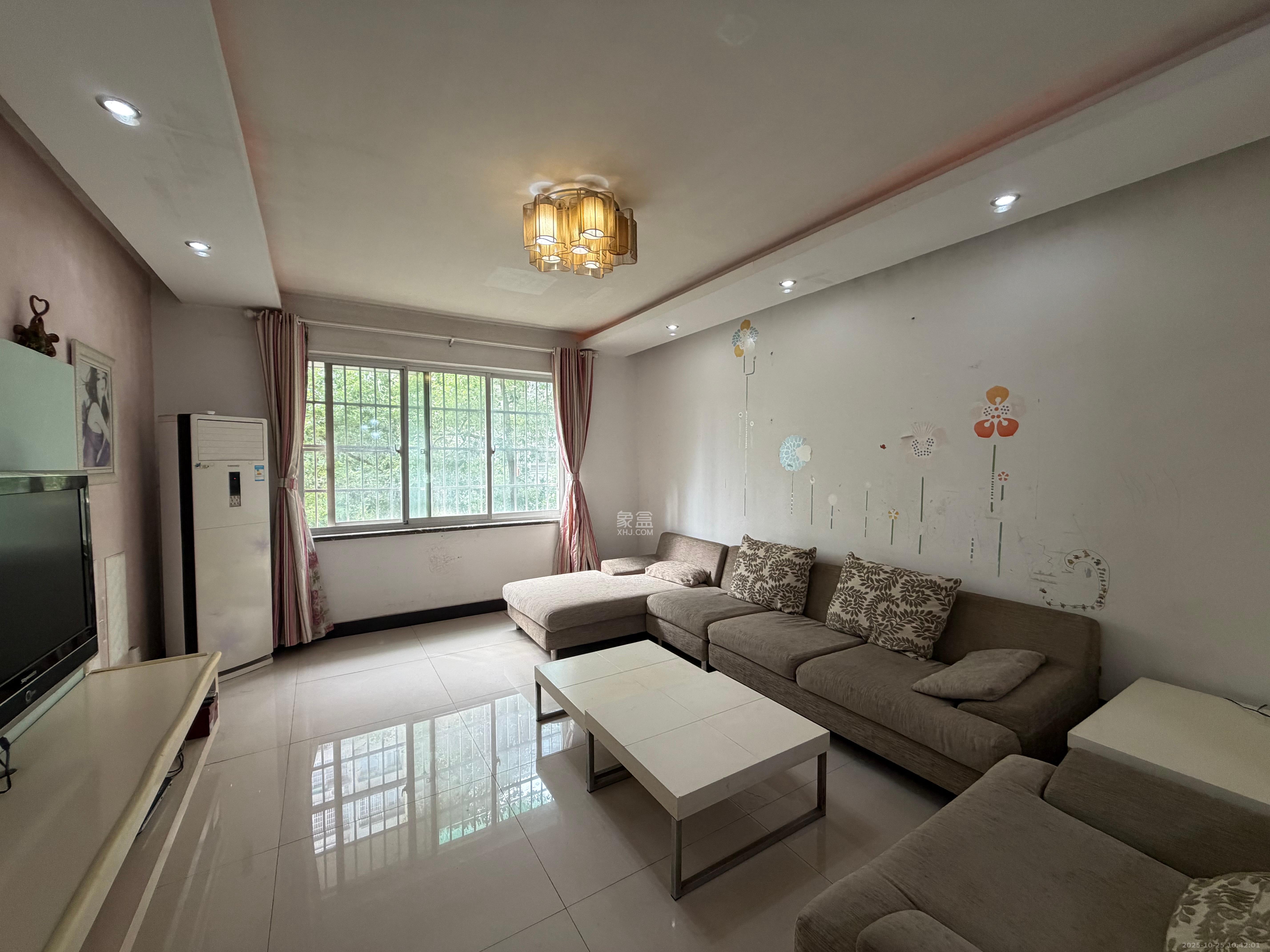 四季美景三期（四季美景水木轩）  1室2厅1卫    2000.0元/月