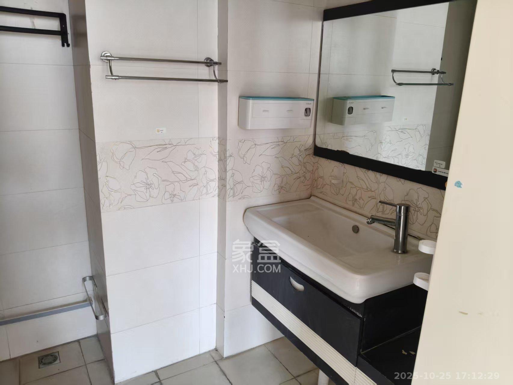 绿城桂花城  5室2厅2卫    3700.0元/月室内图