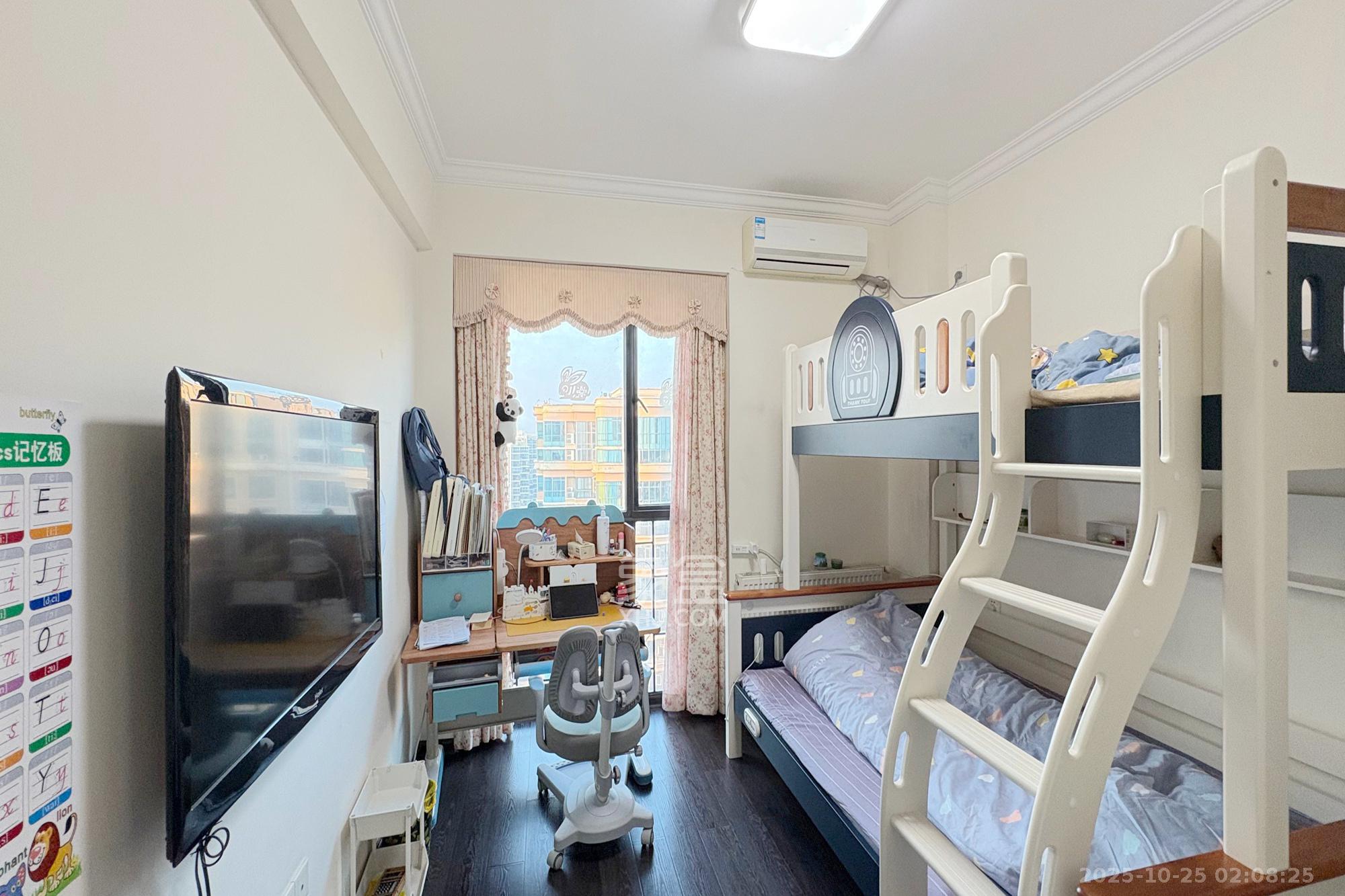 融圣国际  4室2厅2卫    225.0万 融圣国际  4室2厅2卫    225.0万卧室