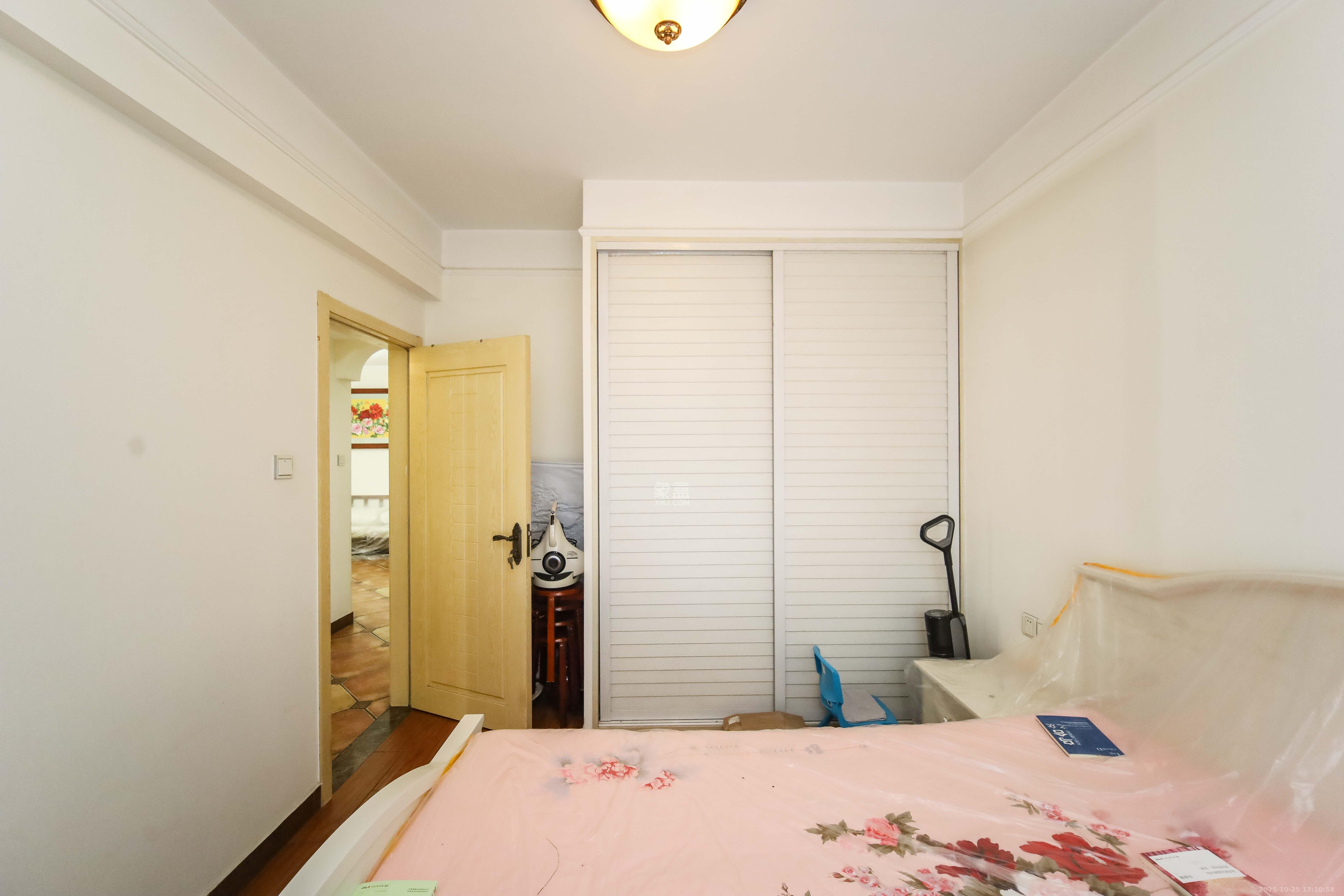 江河双水湾  3室2厅1卫    89.8万卧室