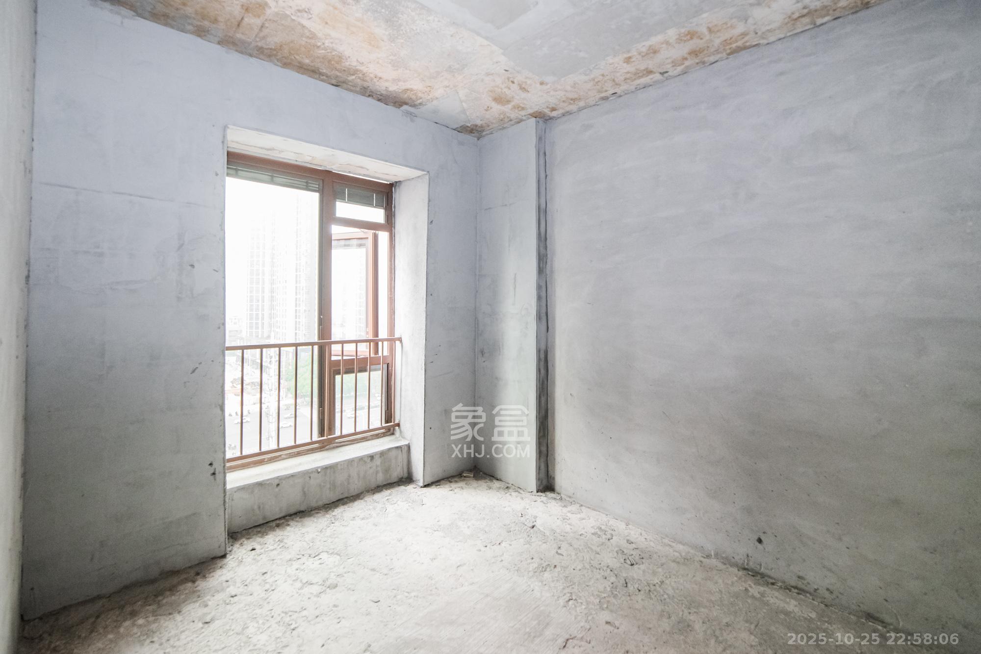 富兴时代御城  4室2厅3卫    240.0万 富兴时代御城  4室2厅3卫    240.0万卧室