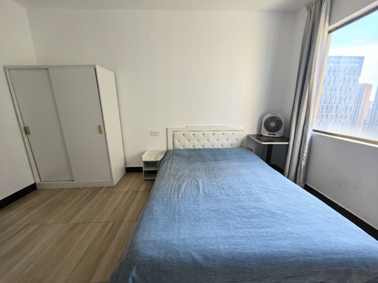 华润置地广场二期  3室2厅2卫    2000.0元/月户型图