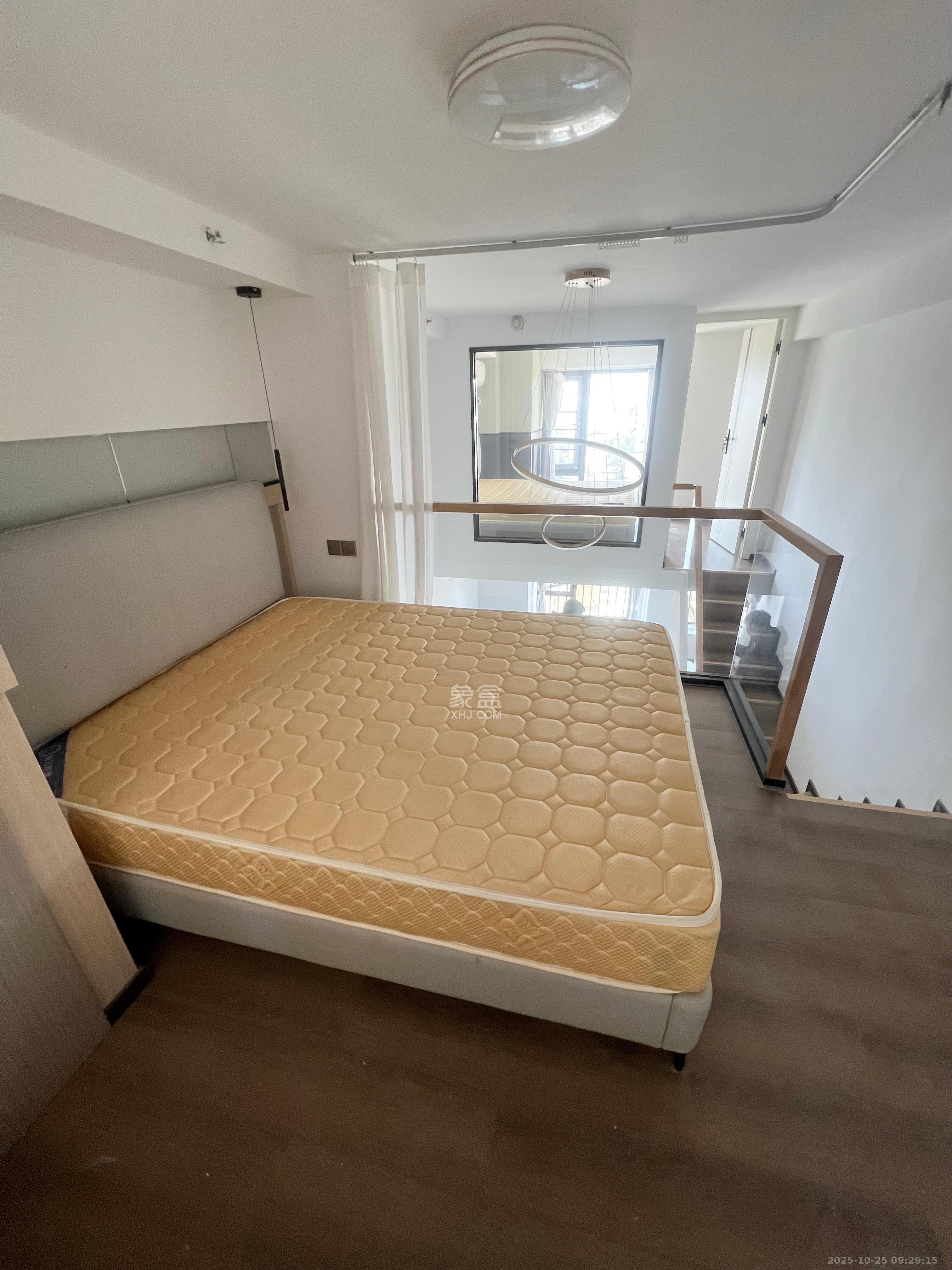 越秀悦湖台  1室0厅0卫    2400.0元/月