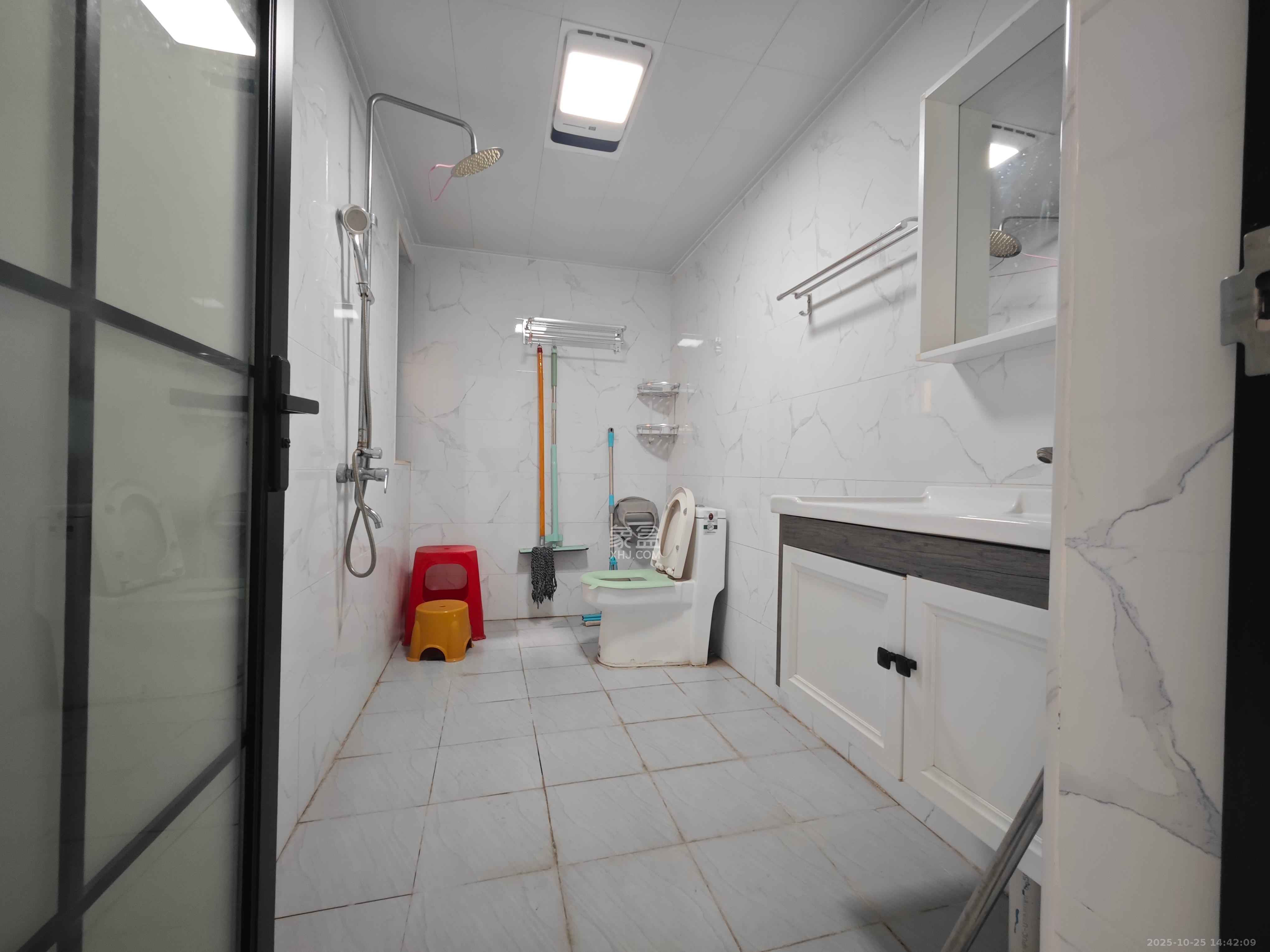 中建嘉和城  3室2厅2卫    2450.0元/月 中建嘉和城  3室2厅2卫    2450.0元/月室内图