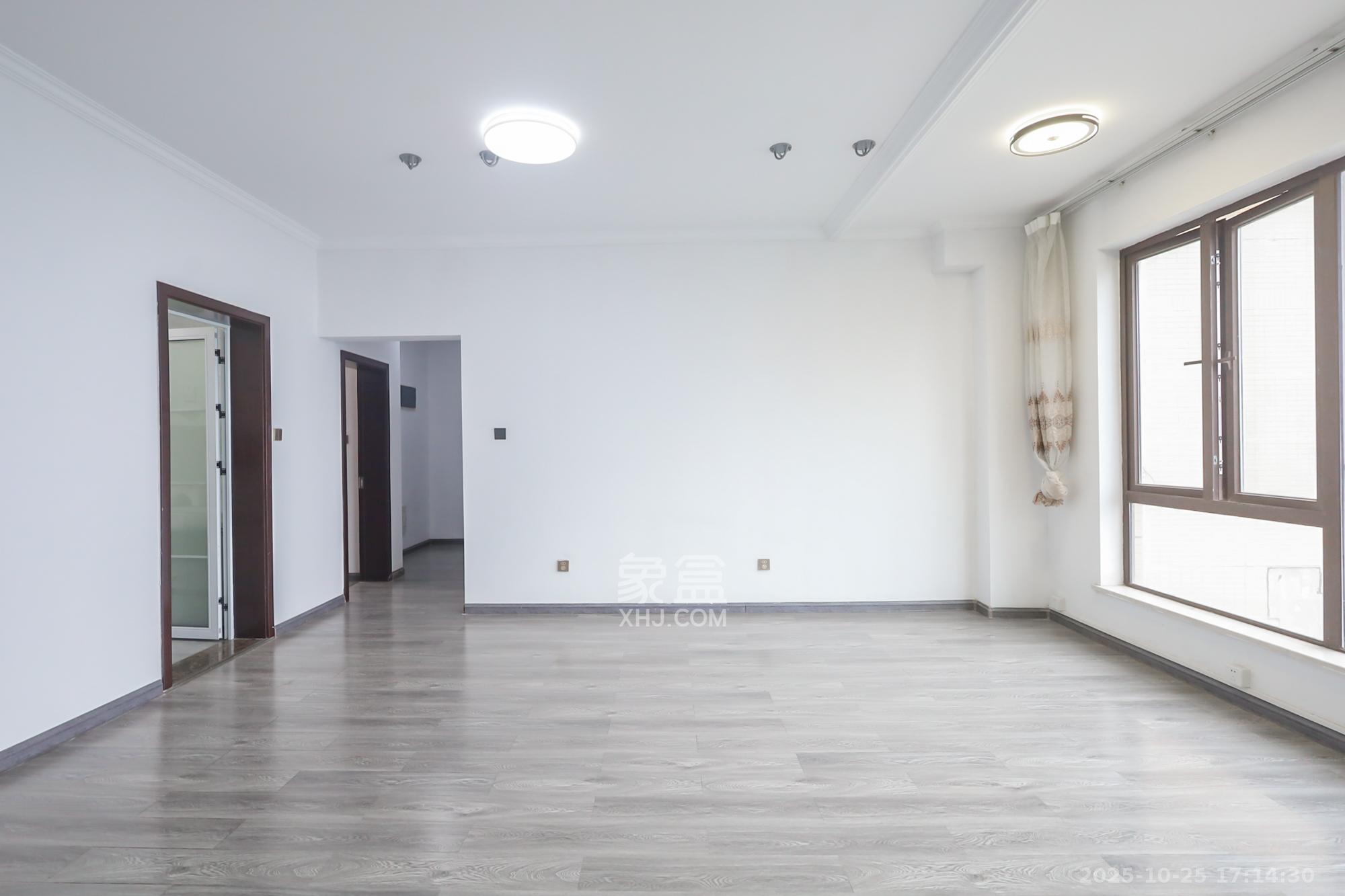 保利西海岸A区  4室2厅2卫    260.0万其他