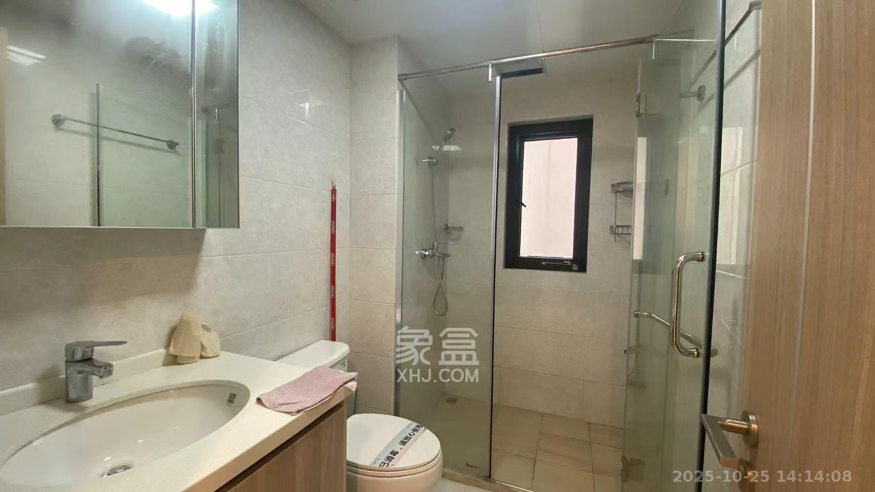 新城国际花都  3室2厅2卫    1800.0元/月室内图