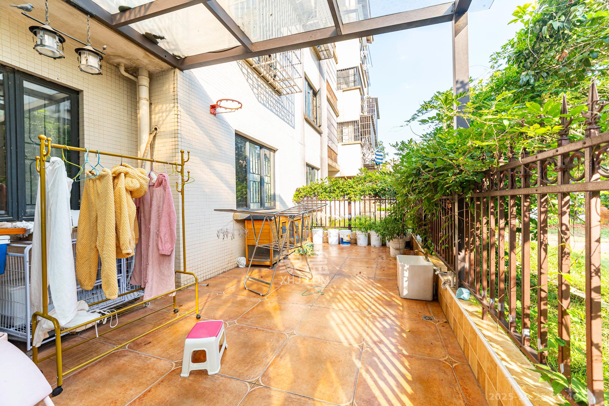 鹏基诺亚山林 4室2厅2卫 158.0万 鹏基诺亚山林 4室2厅2卫 158.0万阳台