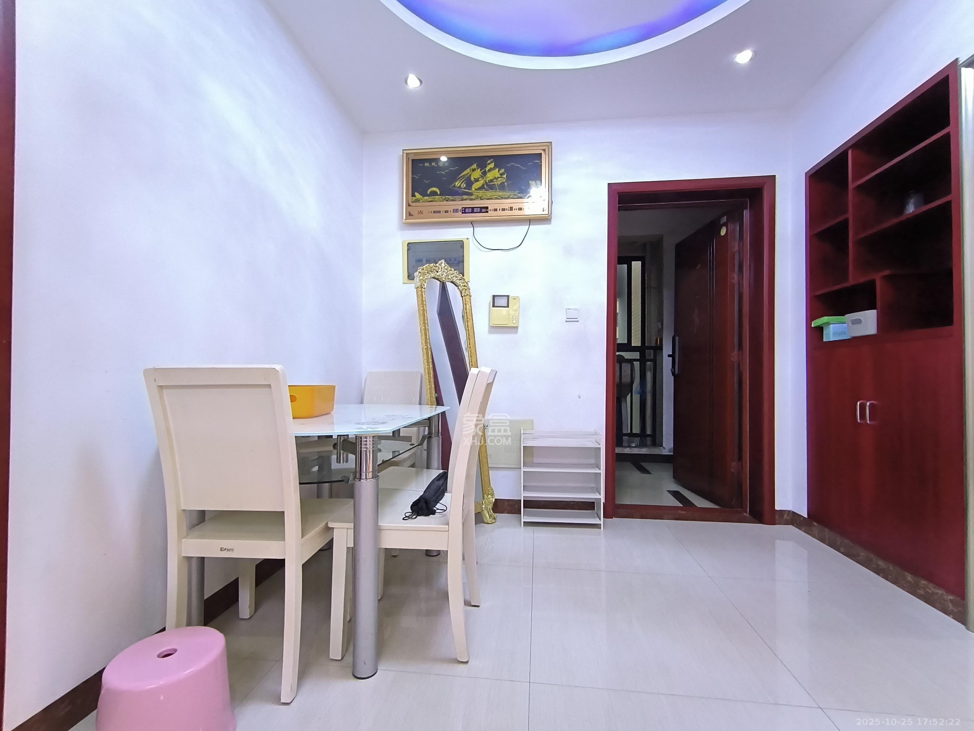 保利麓谷林语C区 2室2厅1卫 2200.0元/月 保利麓谷林语C区 2室2厅1卫 2200.0元/月室内图