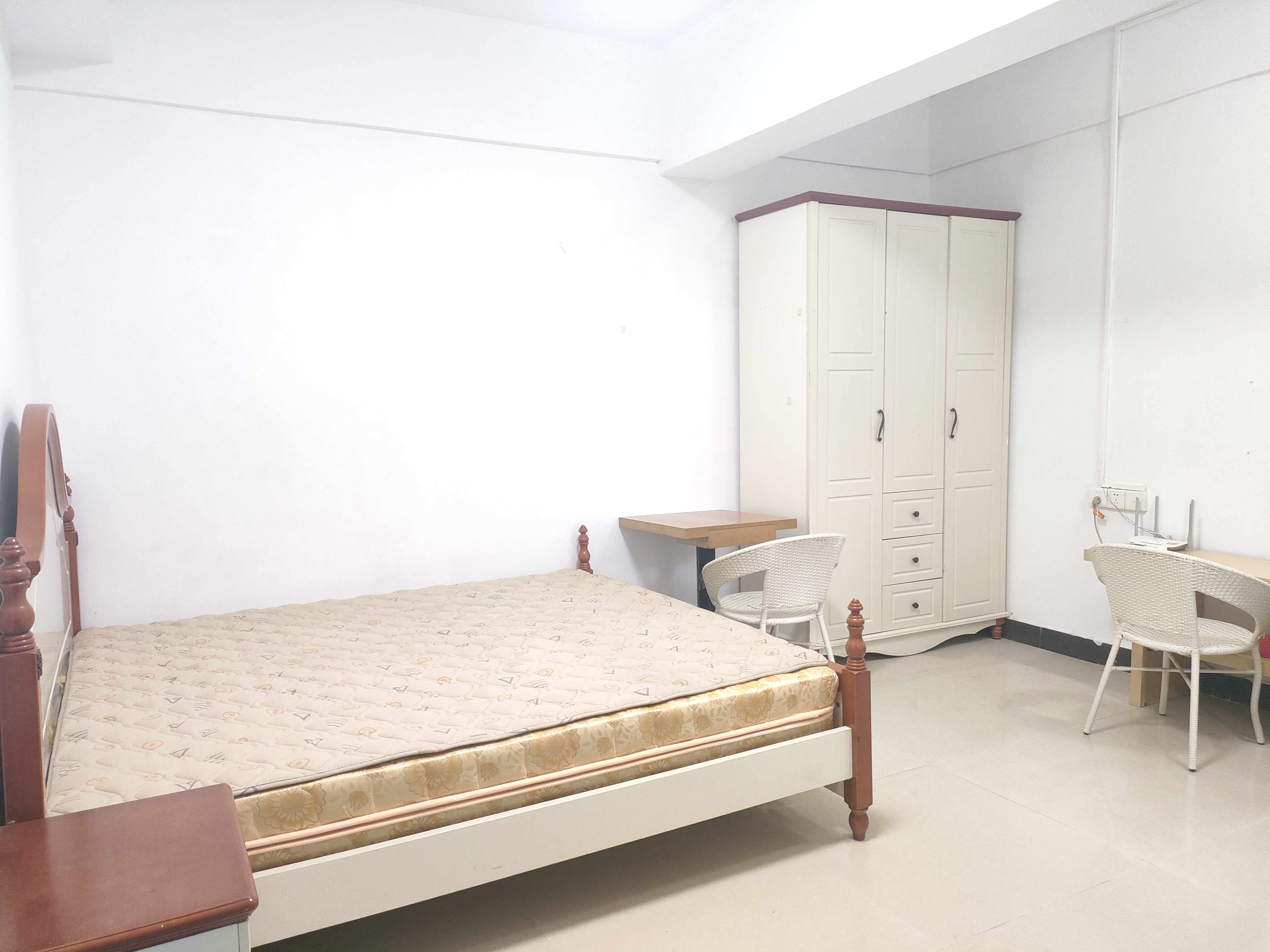 华新商业大厦  1室0厅1卫    1100.0元/月室内图