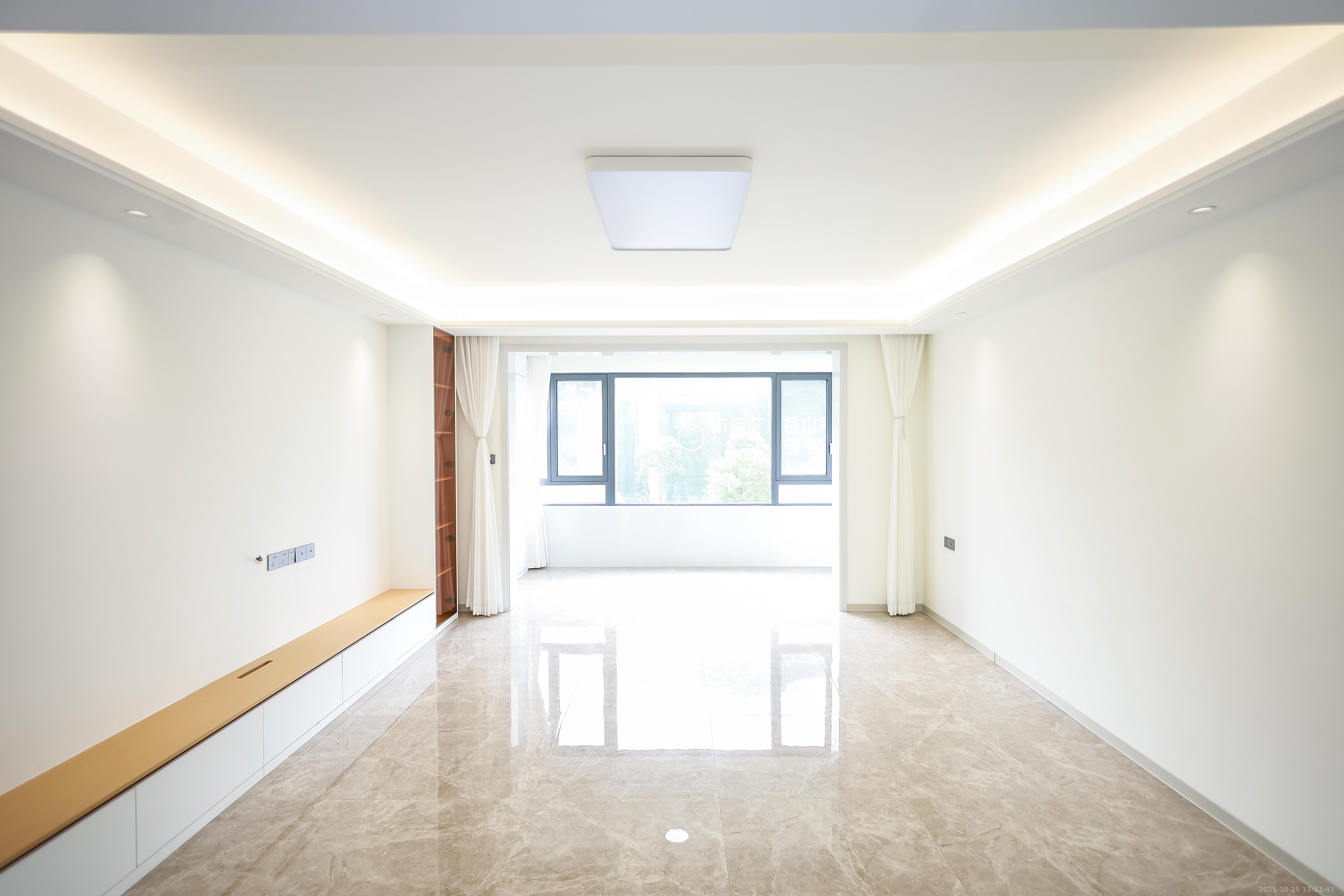 招商雍山湖 4室2厅2卫 238.0万 招商雍山湖 4室2厅2卫 238.0万客厅