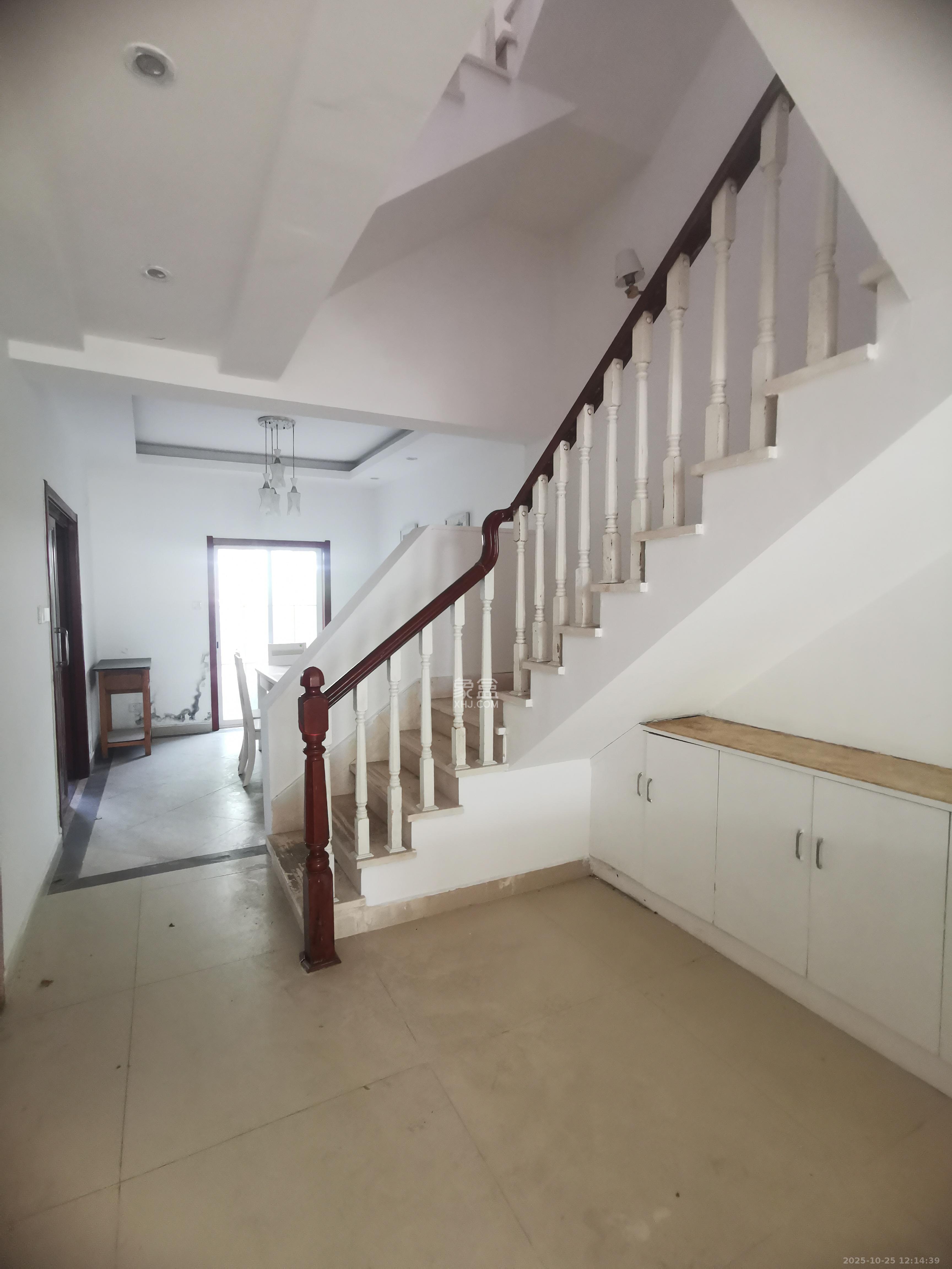 山水英伦  4室2厅3卫    5000.0元/月室内图