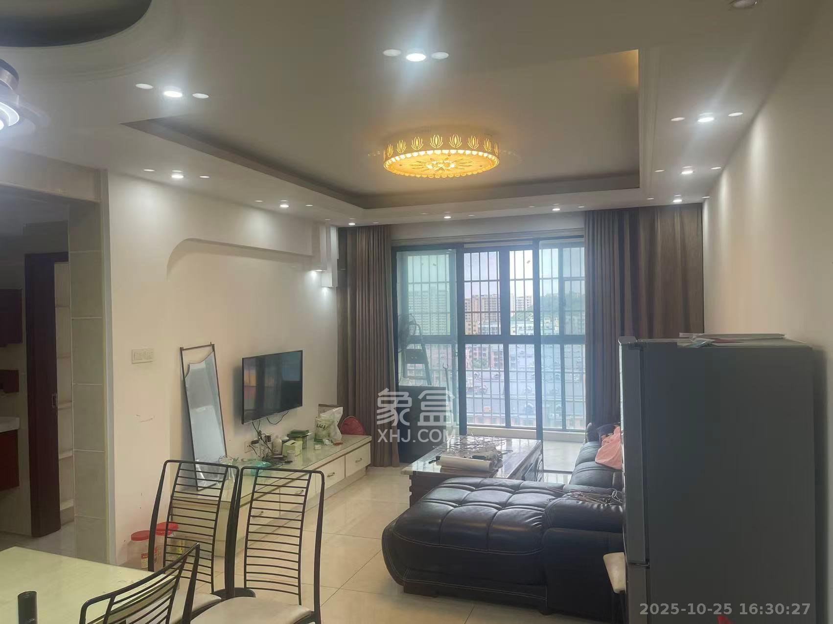 南庭城果  3室2厅1卫    2500.0元/月