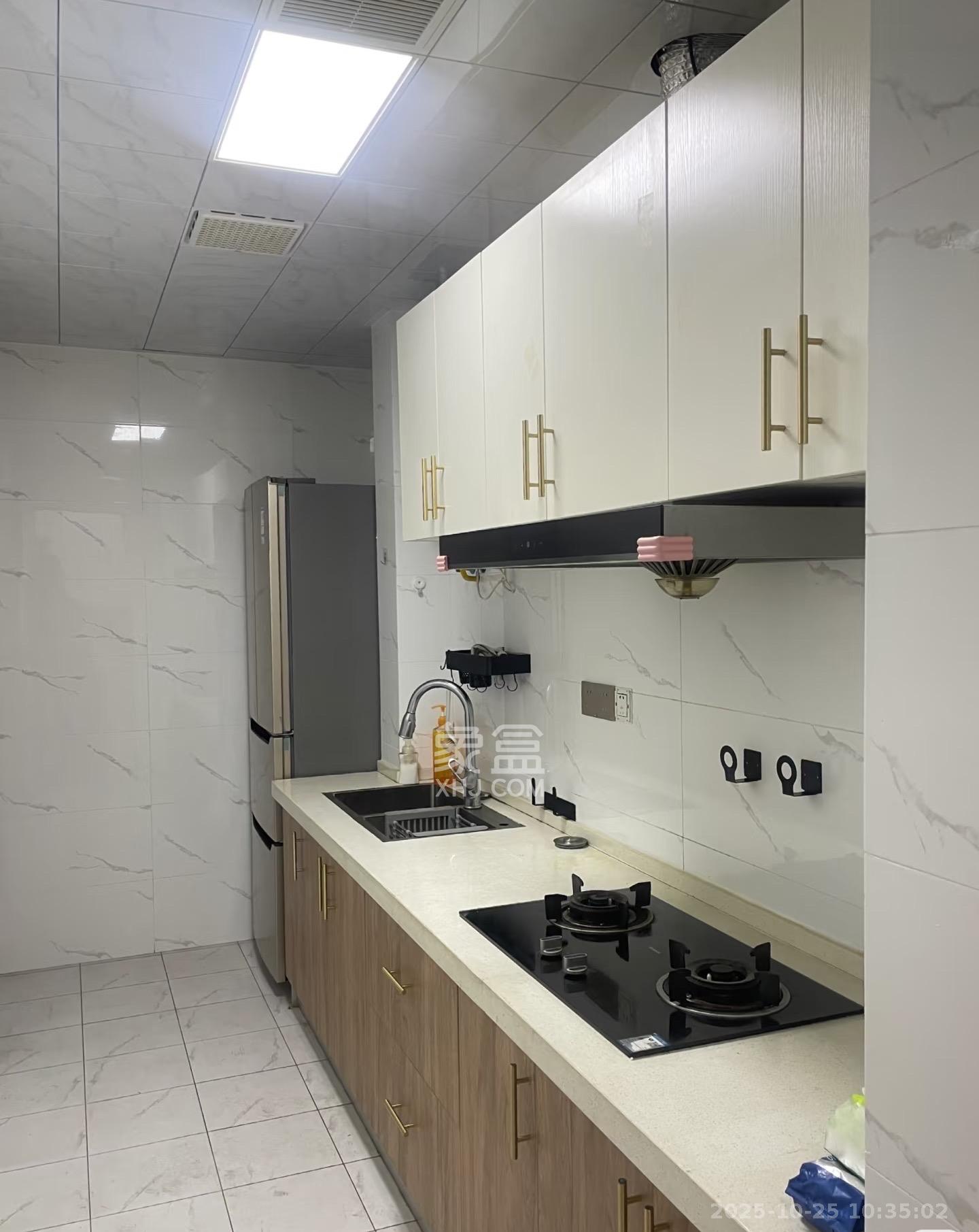 卓越蔚蓝城邦  3室2厅1卫    2300.0元/月室内图