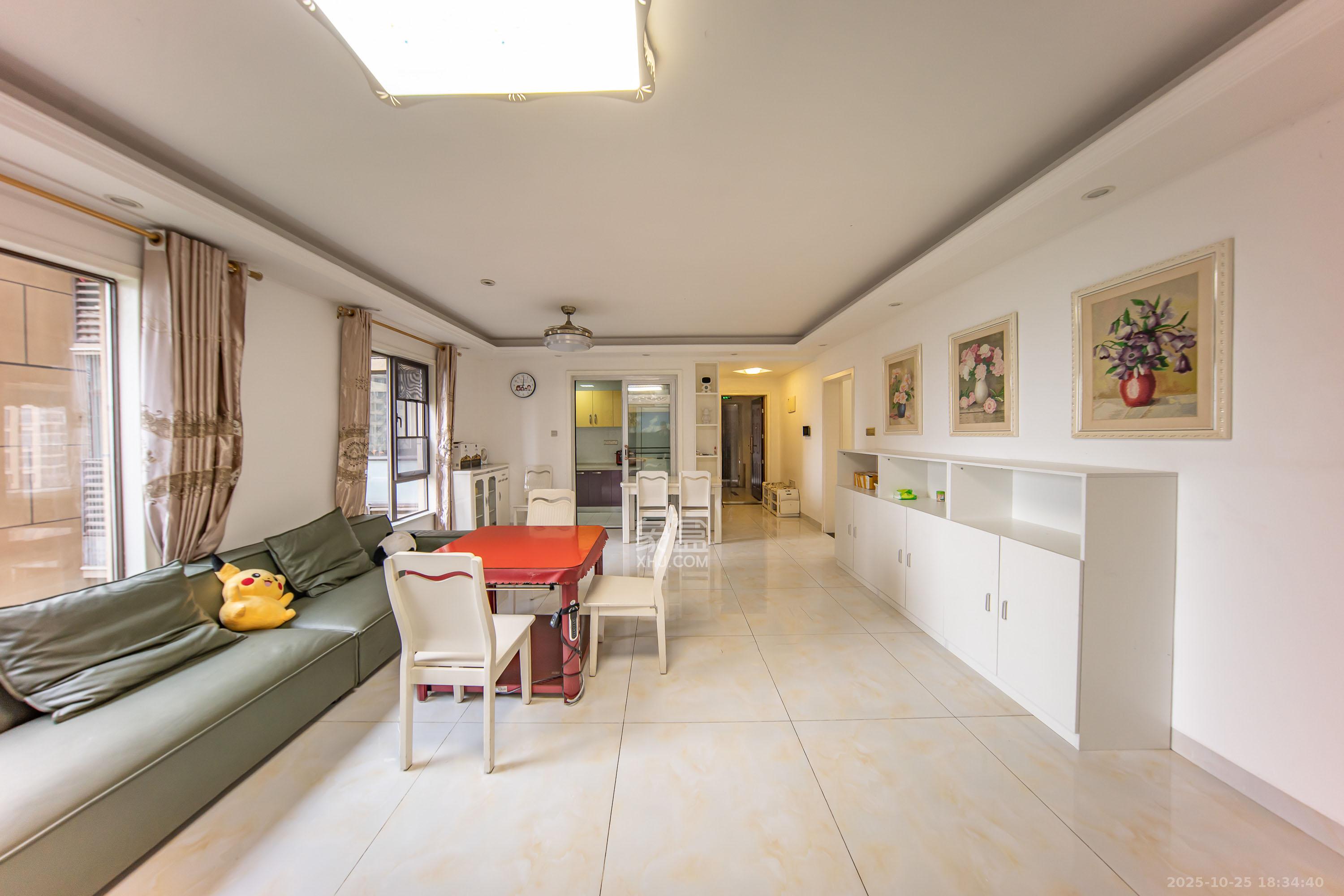 华润橡树湾 3室2厅2卫 91.8万 华润橡树湾 3室2厅2卫 91.8万客厅