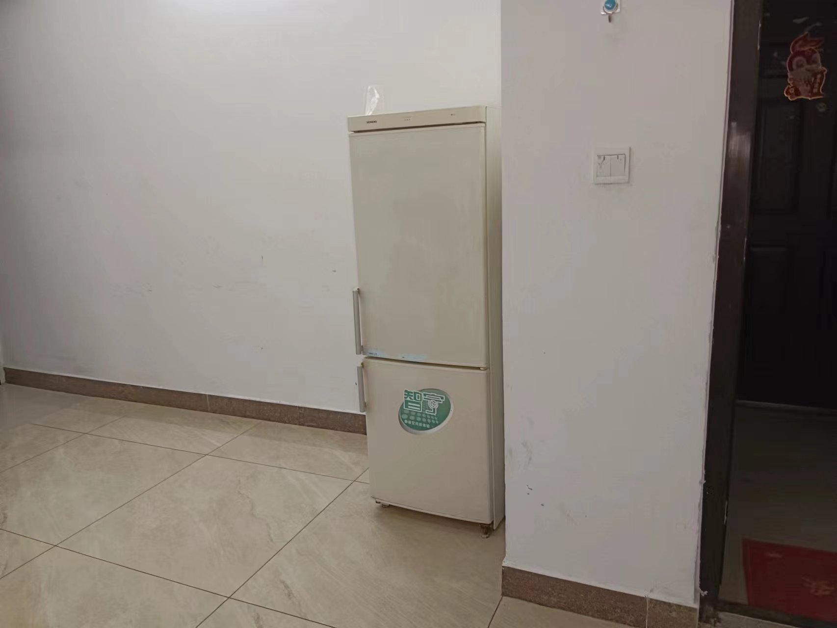 华新商业大厦  1室1厅1卫    1400.0元/月室内图