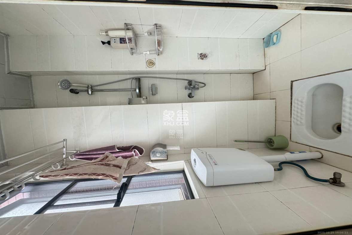 枫华府第 3室1厅2卫 1500.0元/月 枫华府第 3室1厅2卫 1500.0元/月室内图