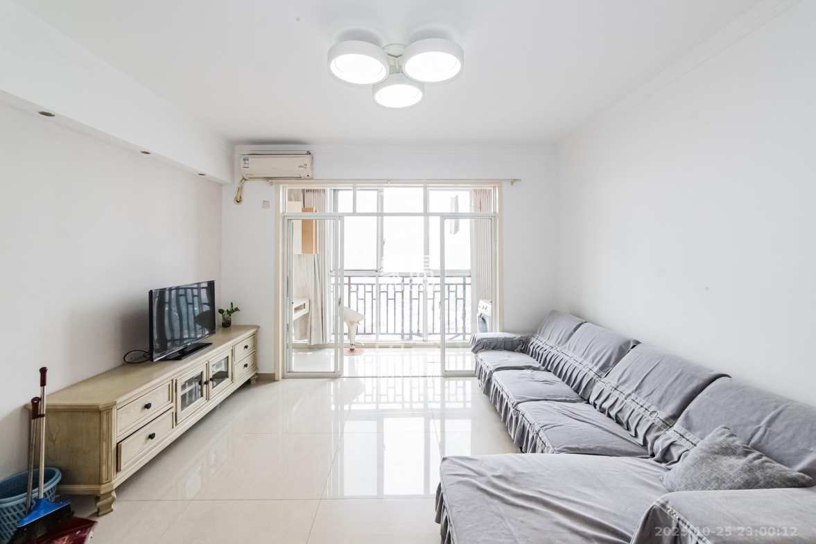 顺天黄金海岸  2室1厅1卫    70.0万 顺天黄金海岸  2室1厅1卫    70.0万客厅