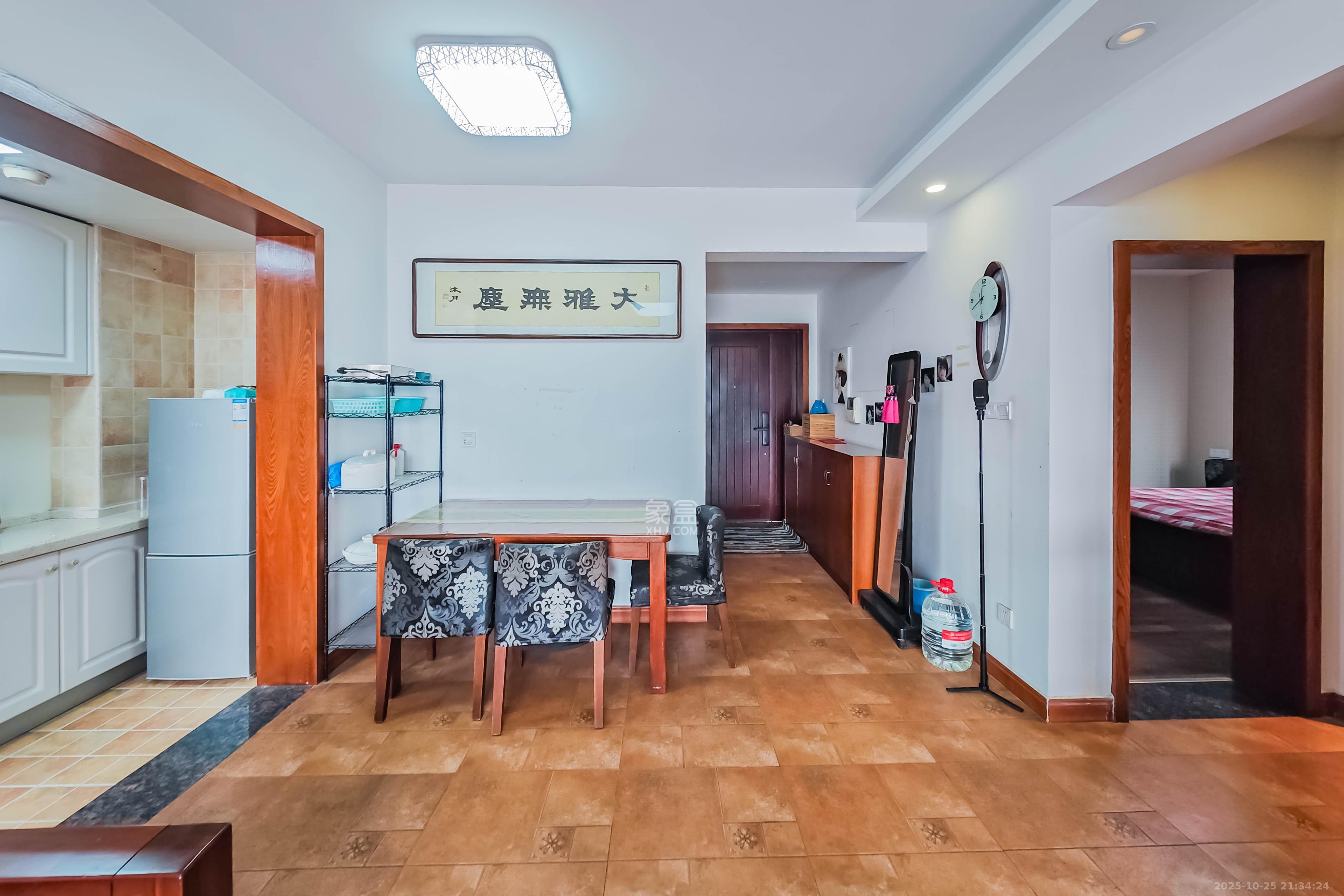 融科东南海  2室1厅1卫    80.0万 融科东南海  2室1厅1卫    80.0万客厅