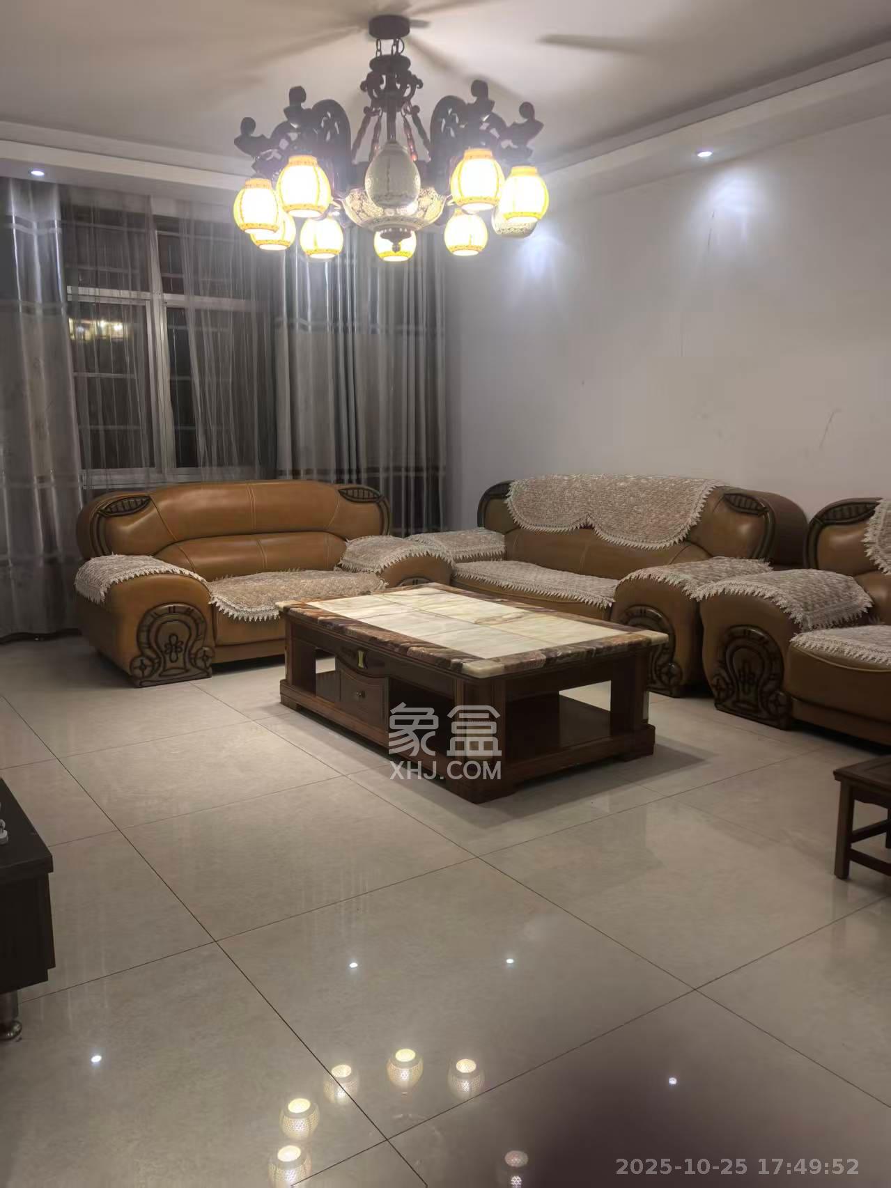 星城新宇月雅苑（月塘小区）  4室2厅2卫    2400.0元/月室内图