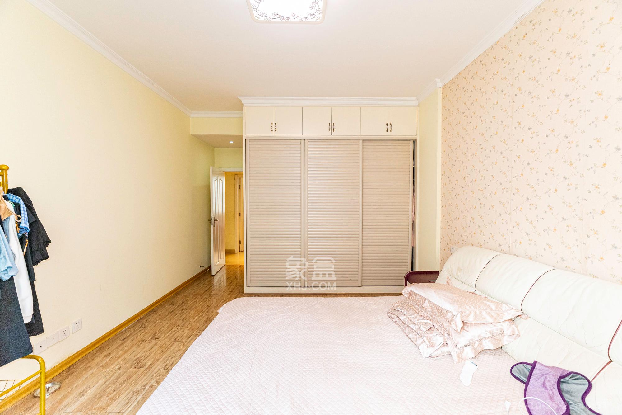 鹏基诺亚山林  4室2厅2卫    158.0万卧室