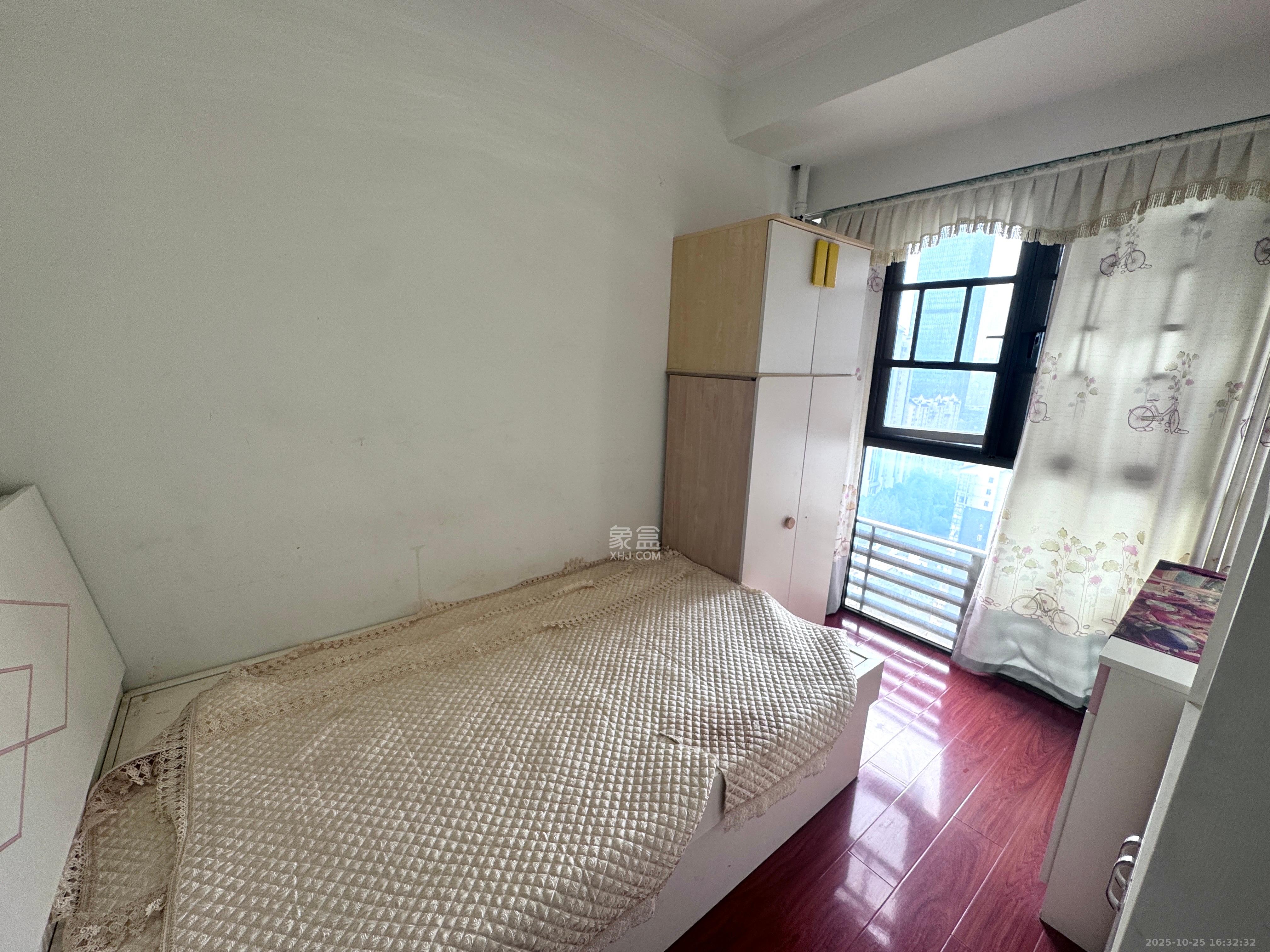 嘉宇盛世华章  4室2厅2卫    2800.0元/月室内图