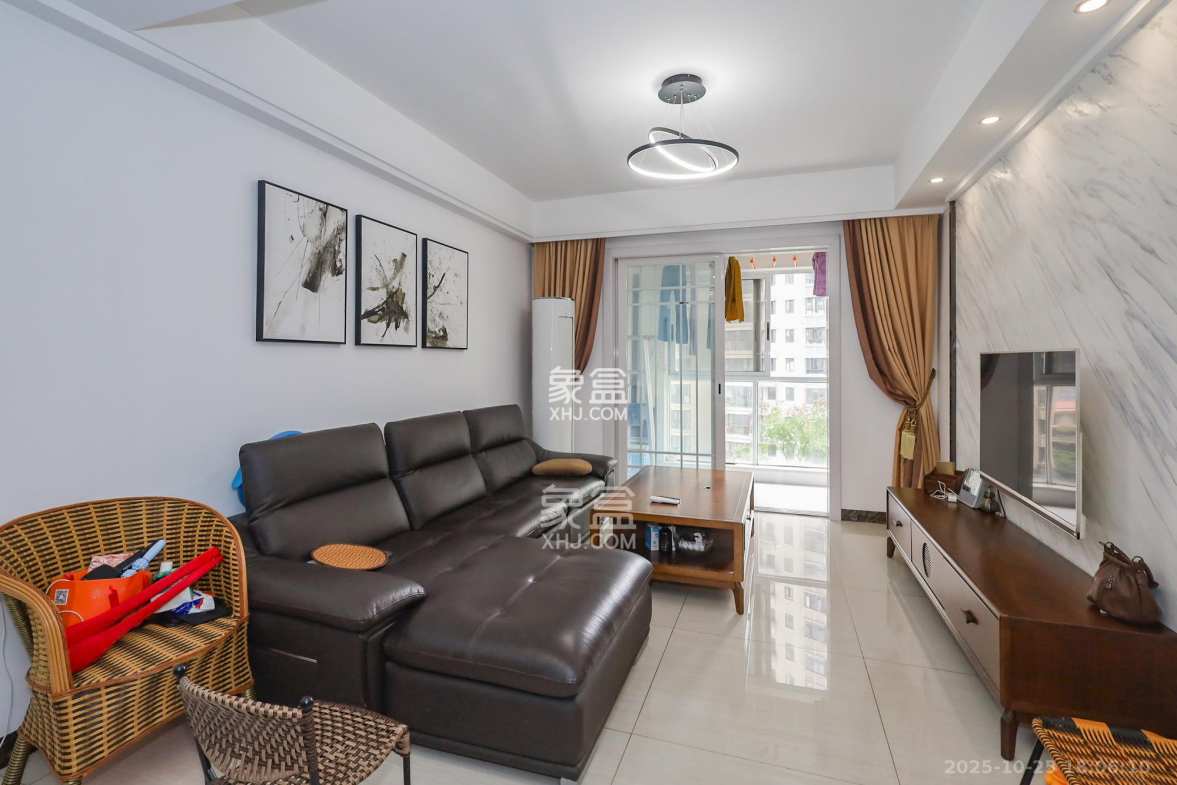 当代滨江MOMA 3室2厅1卫 105.0万 当代滨江MOMA 3室2厅1卫 105.0万客厅