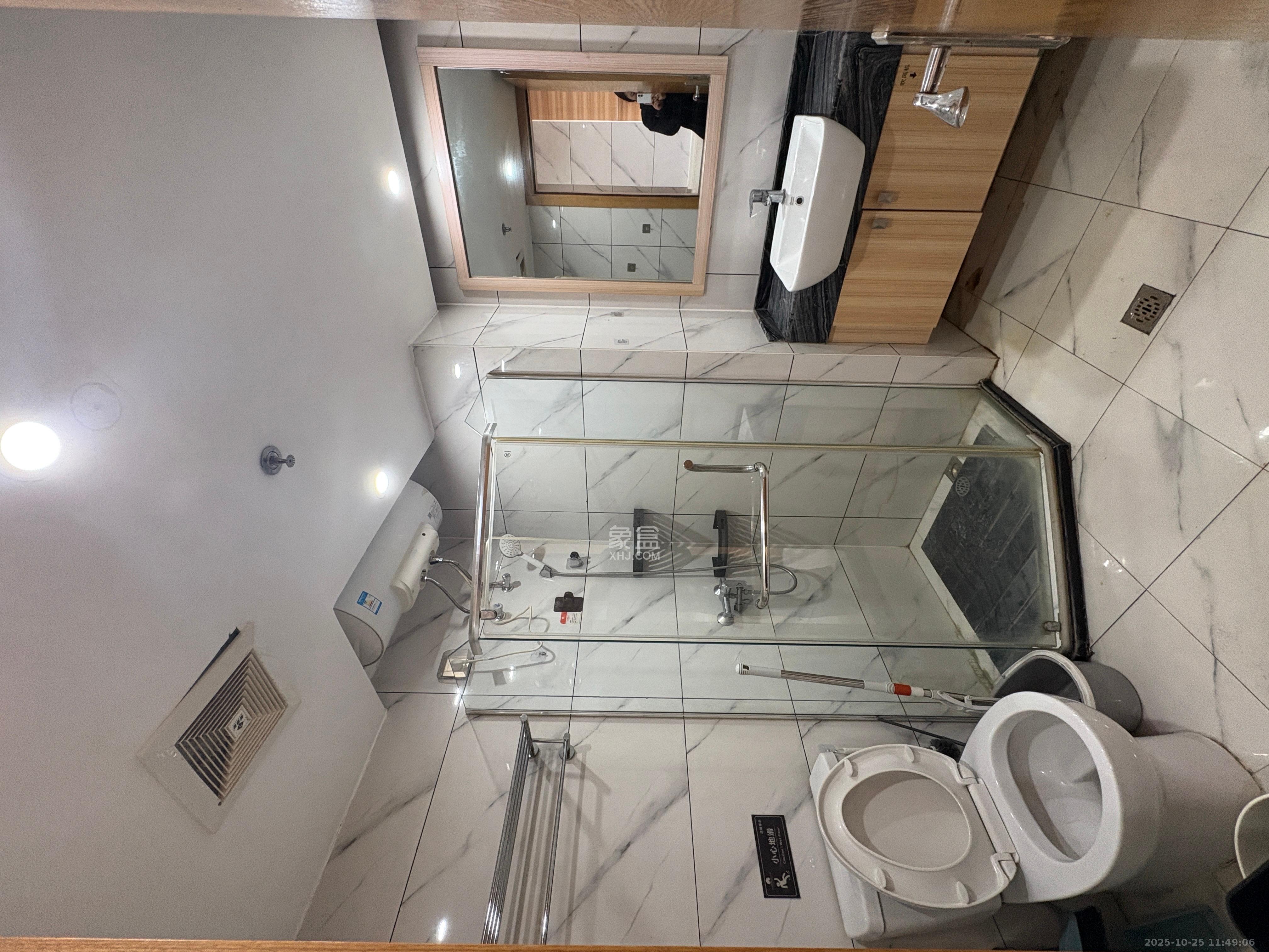 众东国际 1室1厅1卫 2000.0元/月 众东国际 1室1厅1卫 2000.0元/月室内图