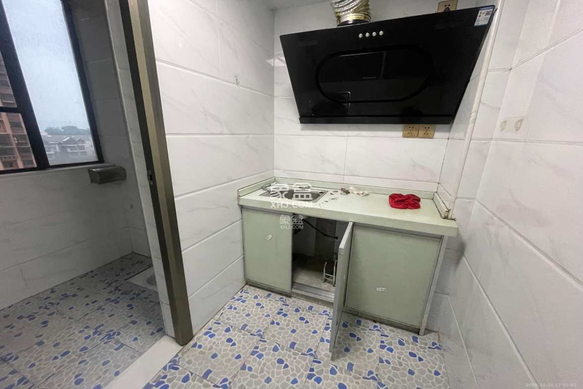 岳华新苑  1室1厅1卫    1200.0元/月 岳华新苑  1室1厅1卫    1200.0元/月室内图