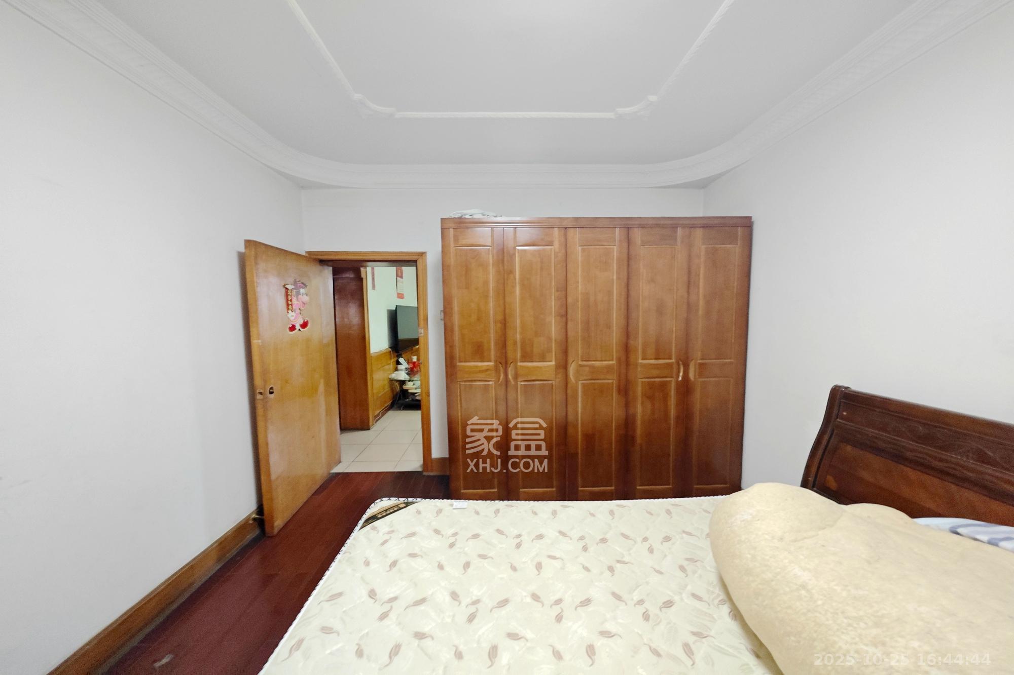 桂花路铁建宿舍  2室2厅1卫    39.0万卧室