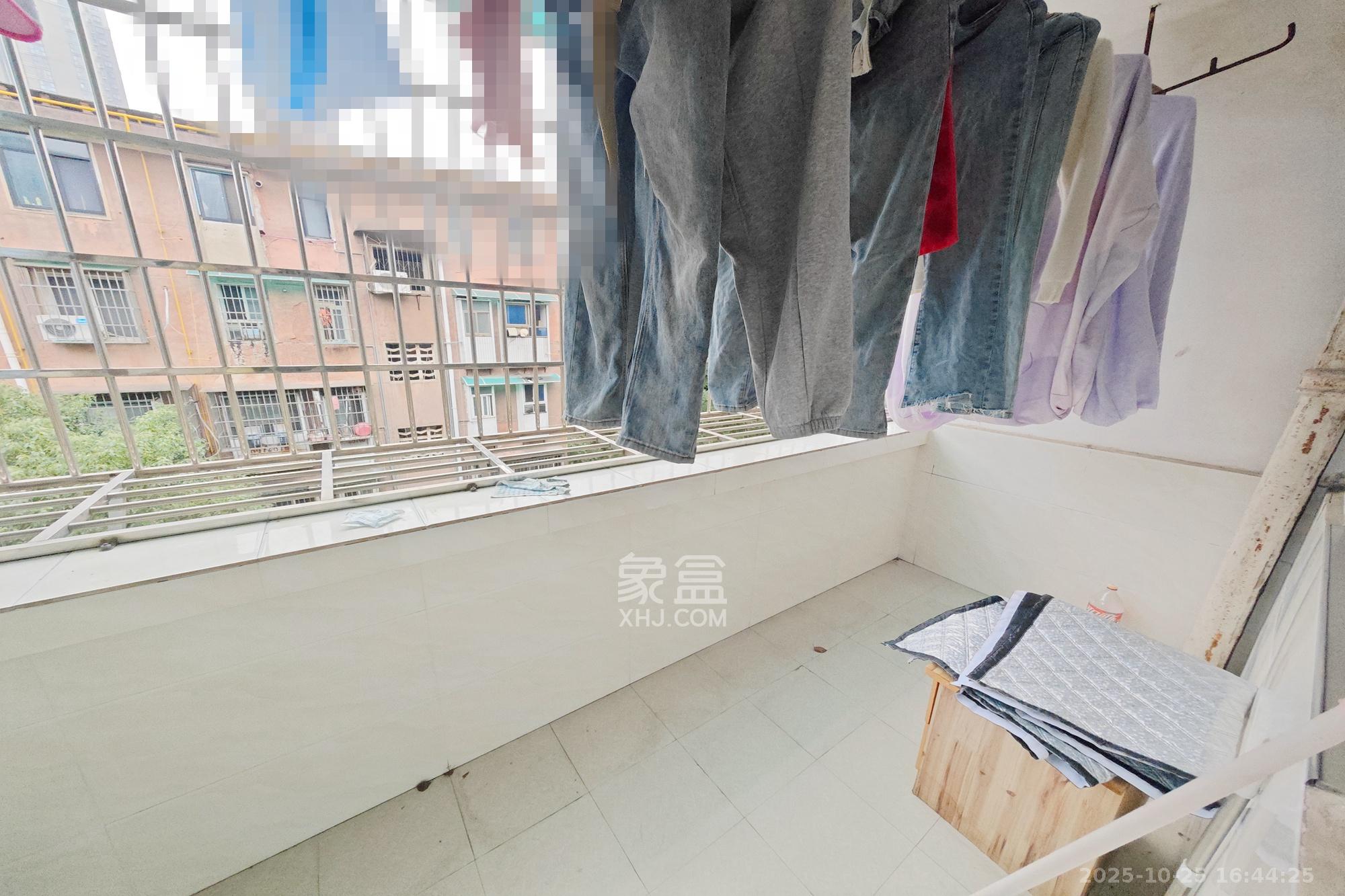 赤岗小区(一二三片)  3室1厅1卫    41.8万 赤岗小区(一二三片)  3室1厅1卫    41.8万阳台