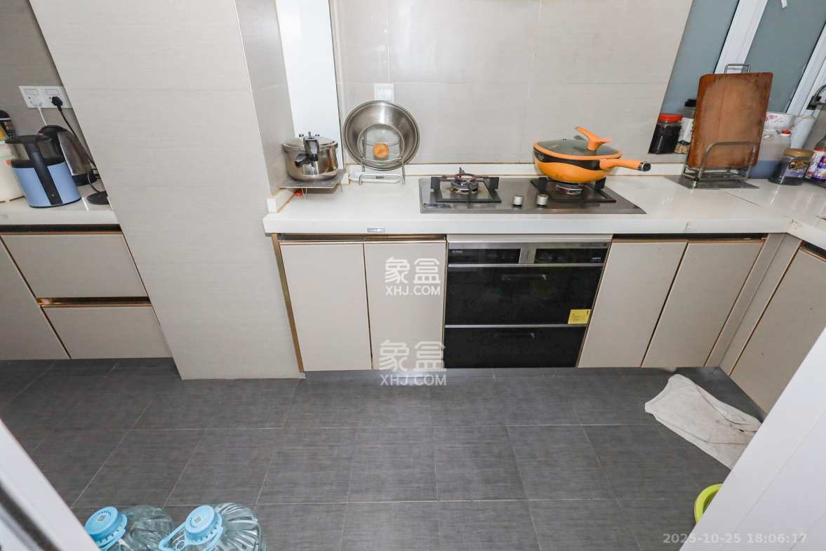 当代滨江MOMA 3室2厅1卫 105.0万 当代滨江MOMA 3室2厅1卫 105.0万厨房