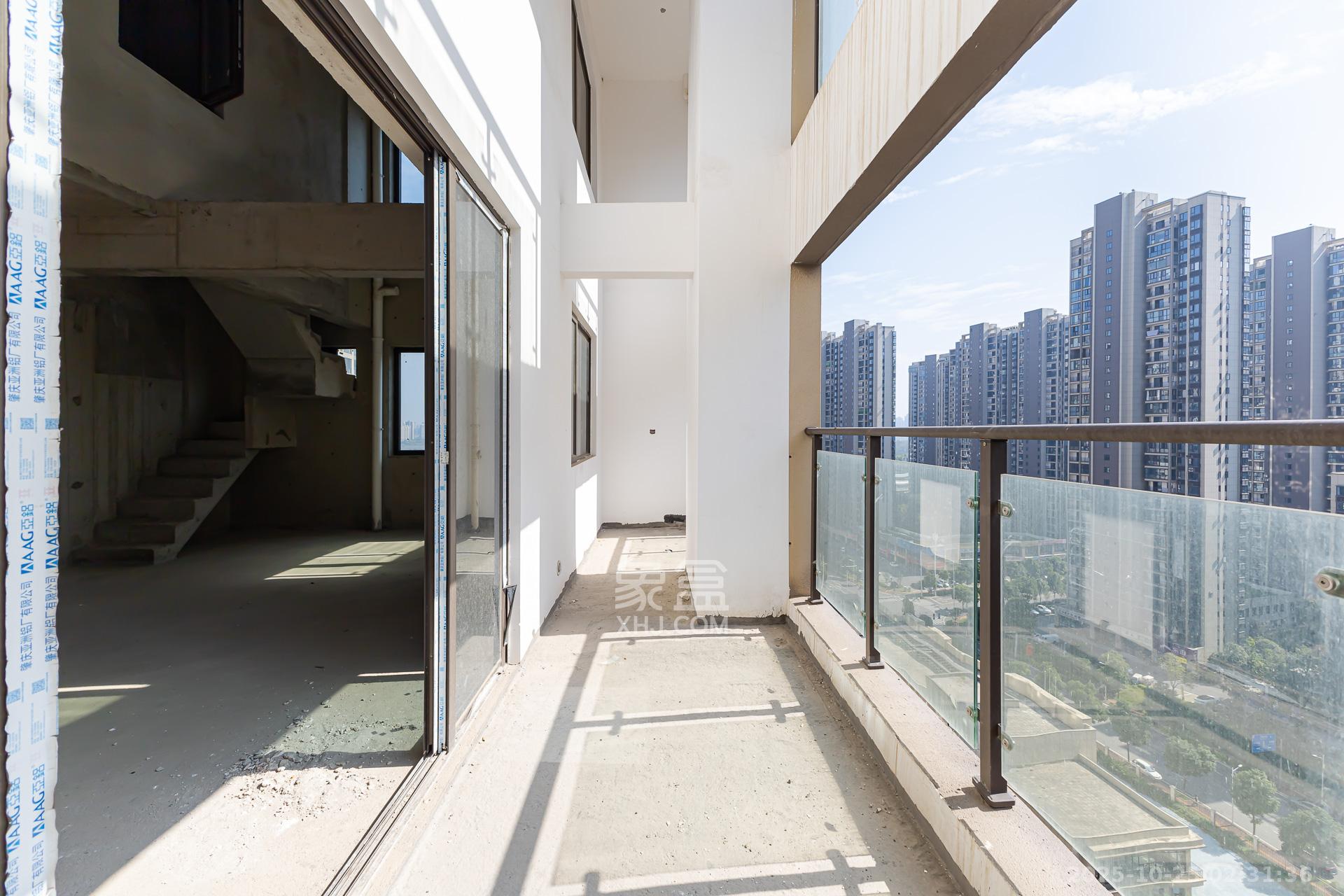 润和湘江天地C区  4室2厅2卫    160.0万阳台