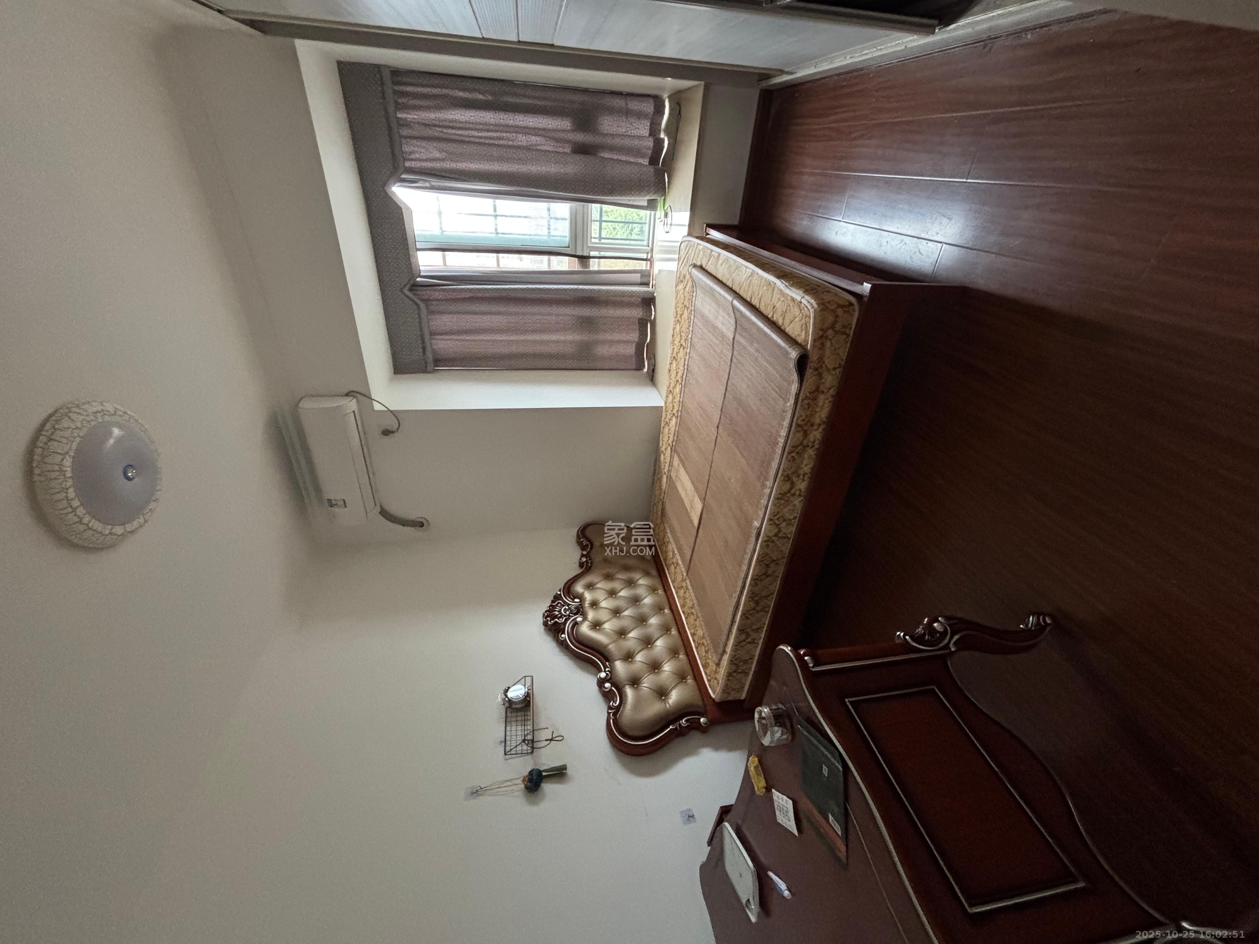 天麓尚层  3室2厅2卫    2400.0元/月室内图