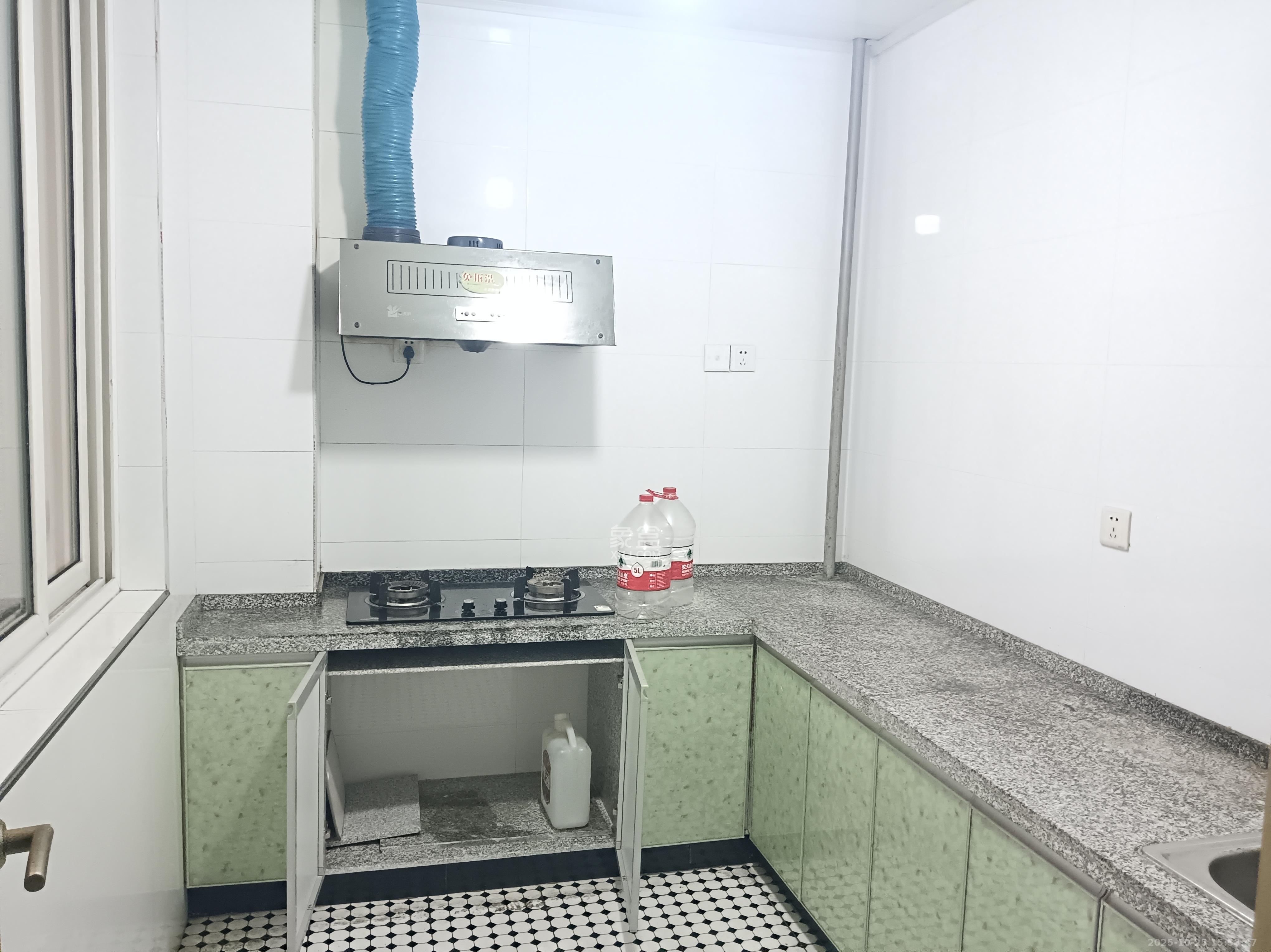 东门尚苑 3室2厅2卫 1600.0元/月 东门尚苑 3室2厅2卫 1600.0元/月室内图