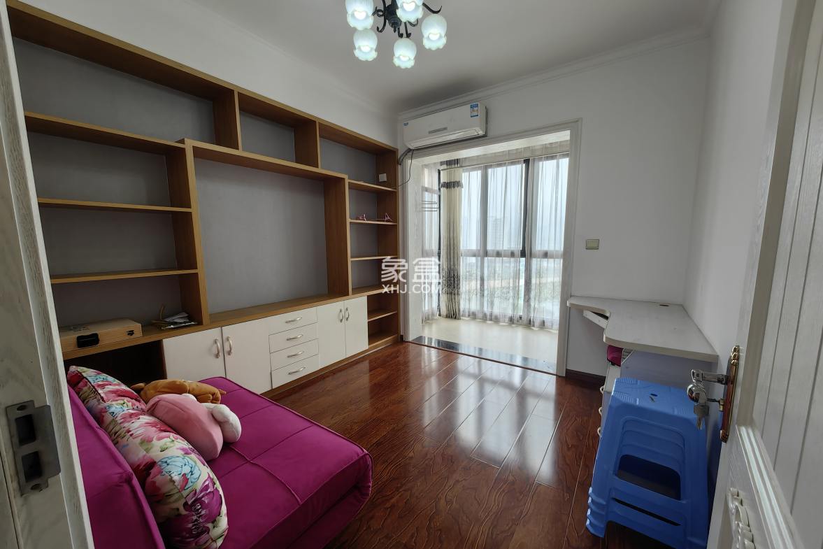 锦绣边城  4室2厅2卫    75.0万 锦绣边城  4室2厅2卫    75.0万客厅