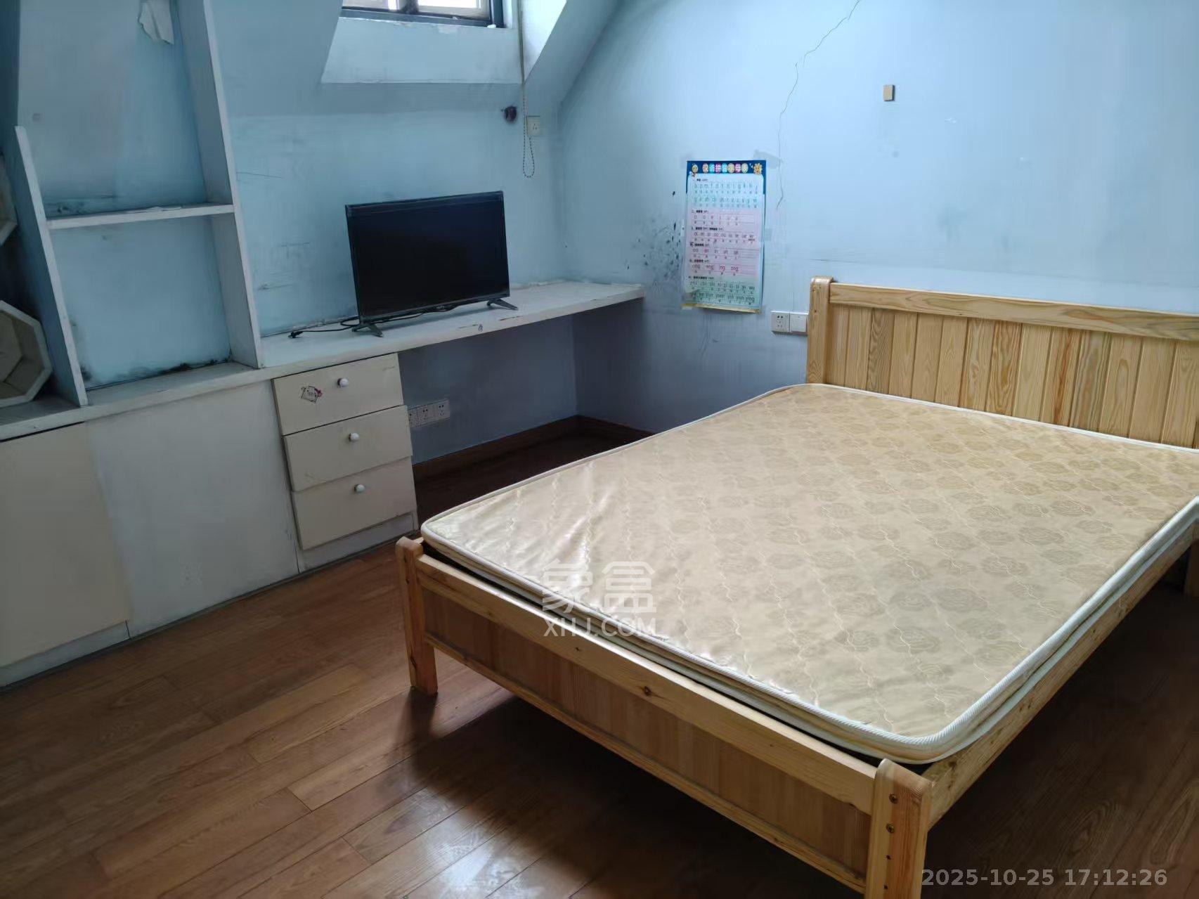 绿城桂花城  5室2厅2卫    3700.0元/月 绿城桂花城  5室2厅2卫    3700.0元/月室内图