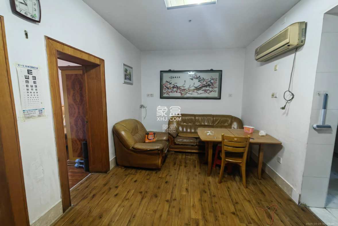 长重机械厂宿舍 2室1厅1卫 1300.0元/月 长重机械厂宿舍 2室1厅1卫 1300.0元/月室内图