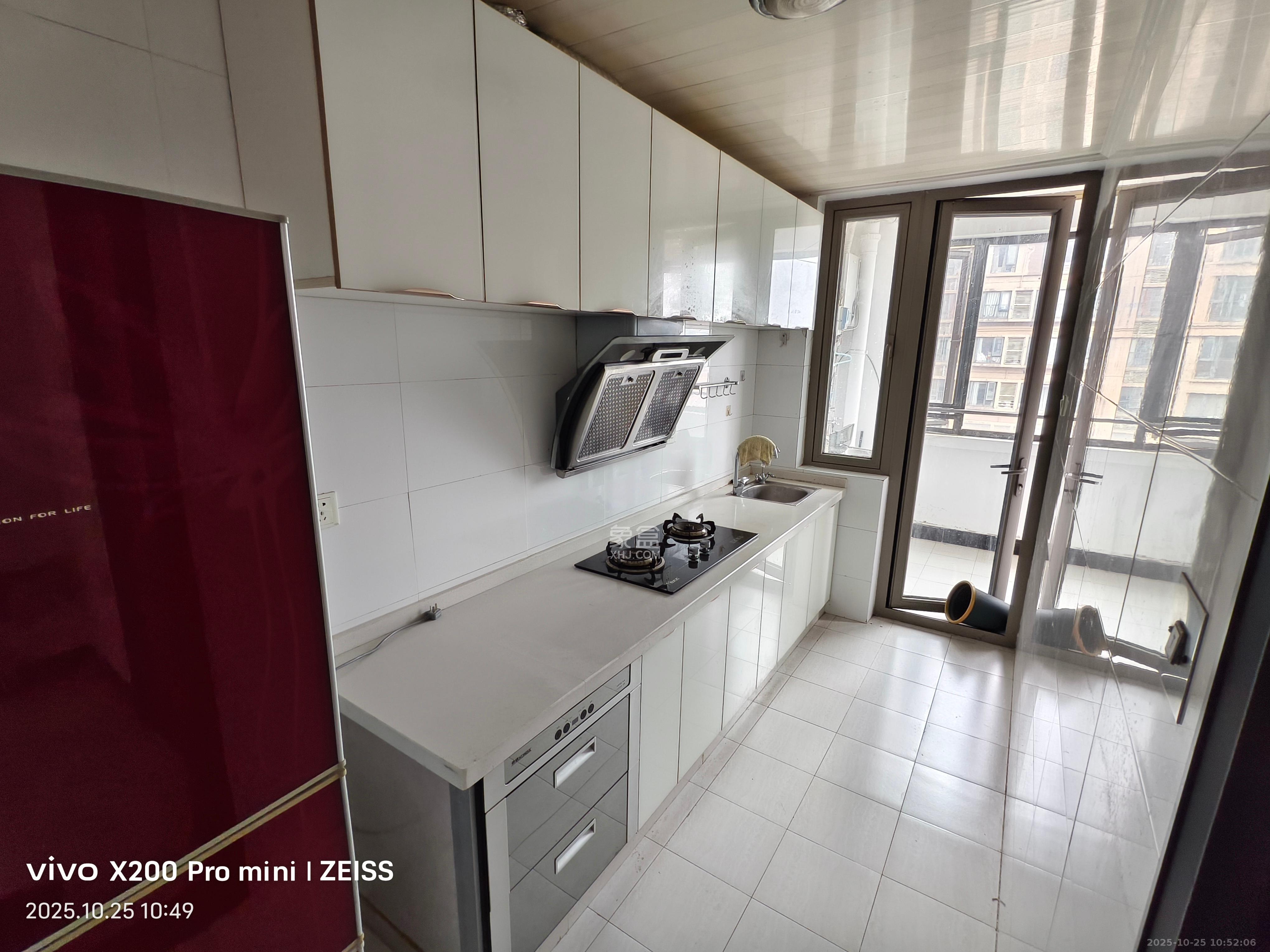 怡海星城  3室2厅1卫    2000.0元/月室内图