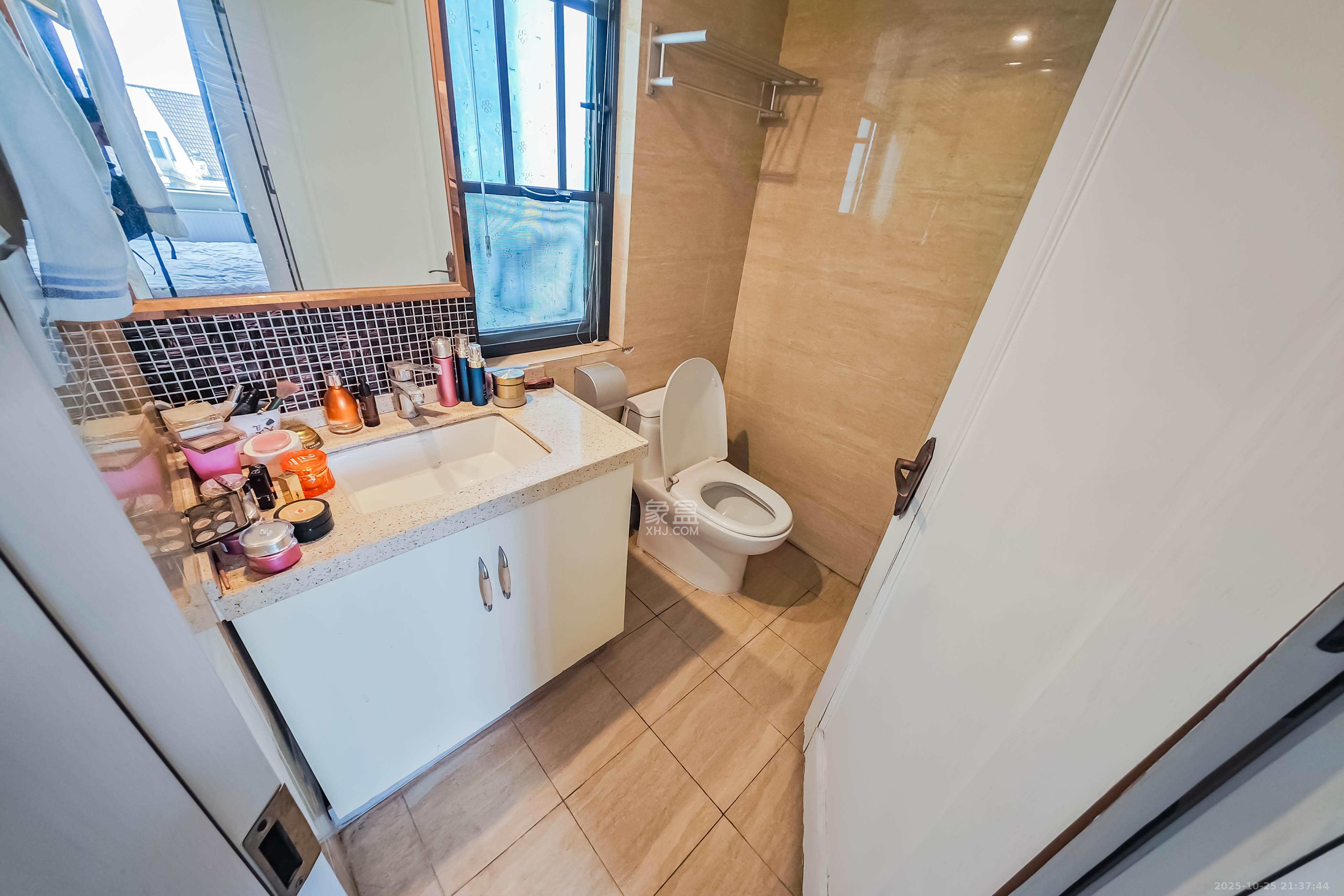 五江天街北区  3室2厅2卫    100.0万卫生间