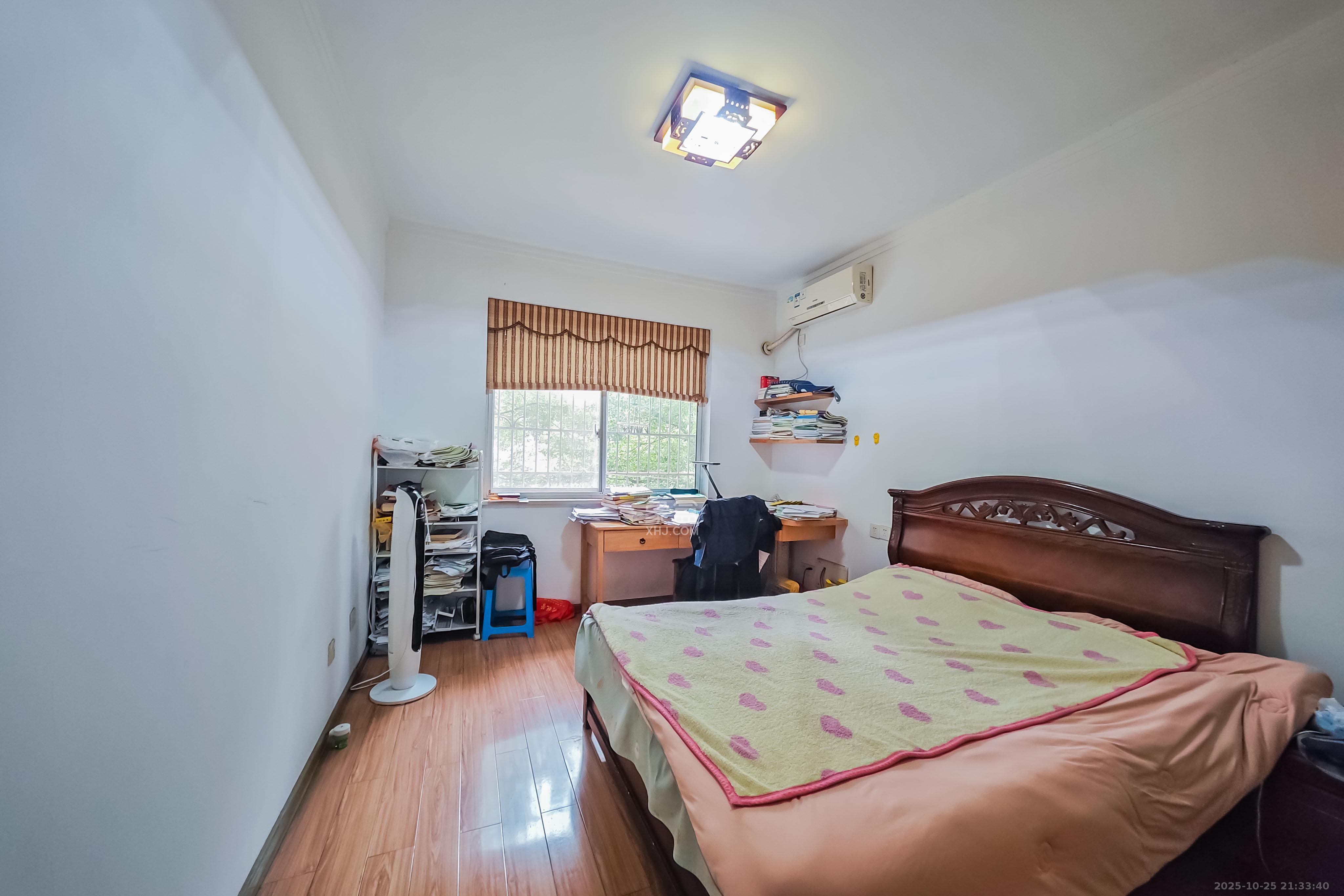 雅致名园  3室2厅2卫    205.0万卧室