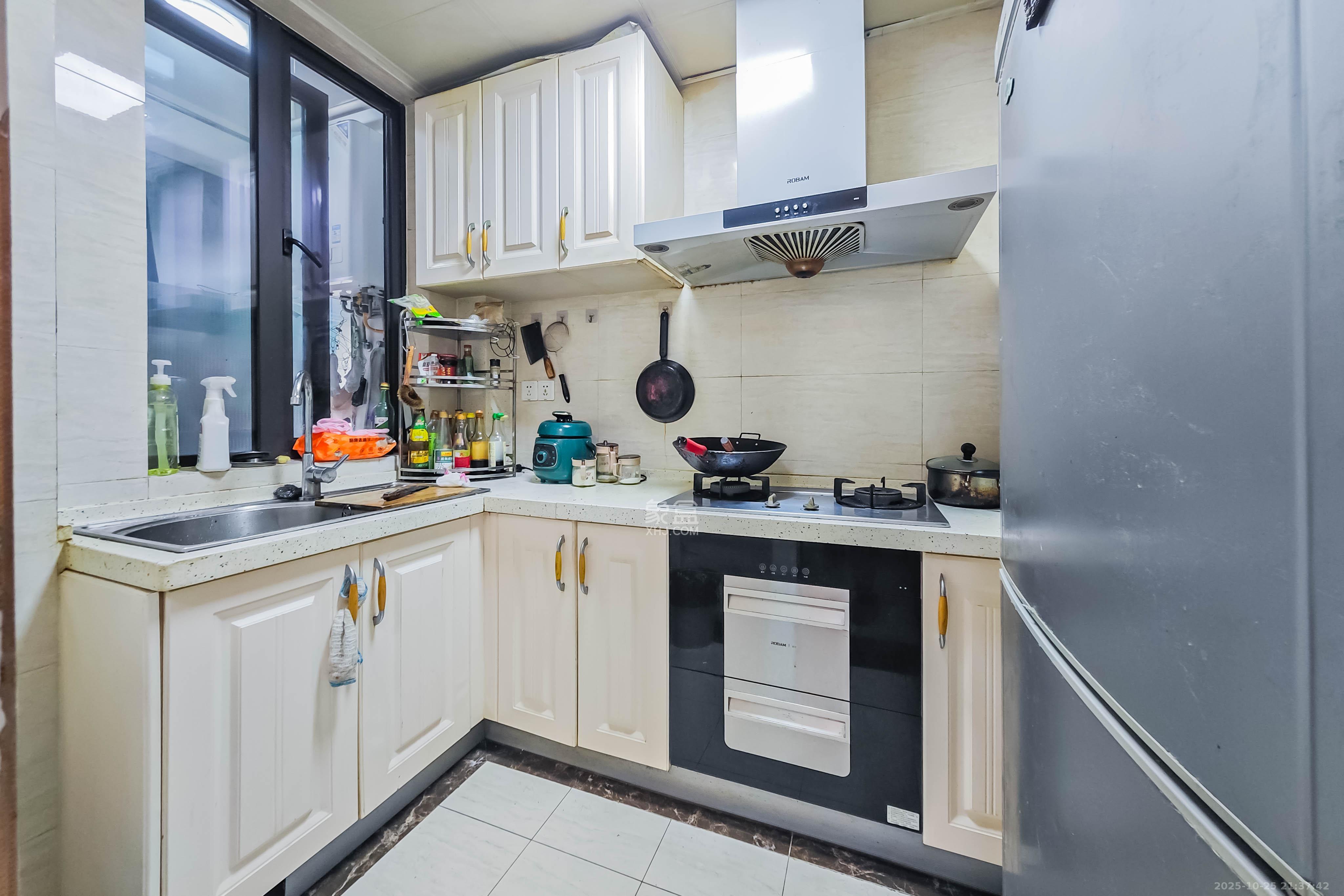 五江天街北区  3室2厅2卫    100.0万厨房