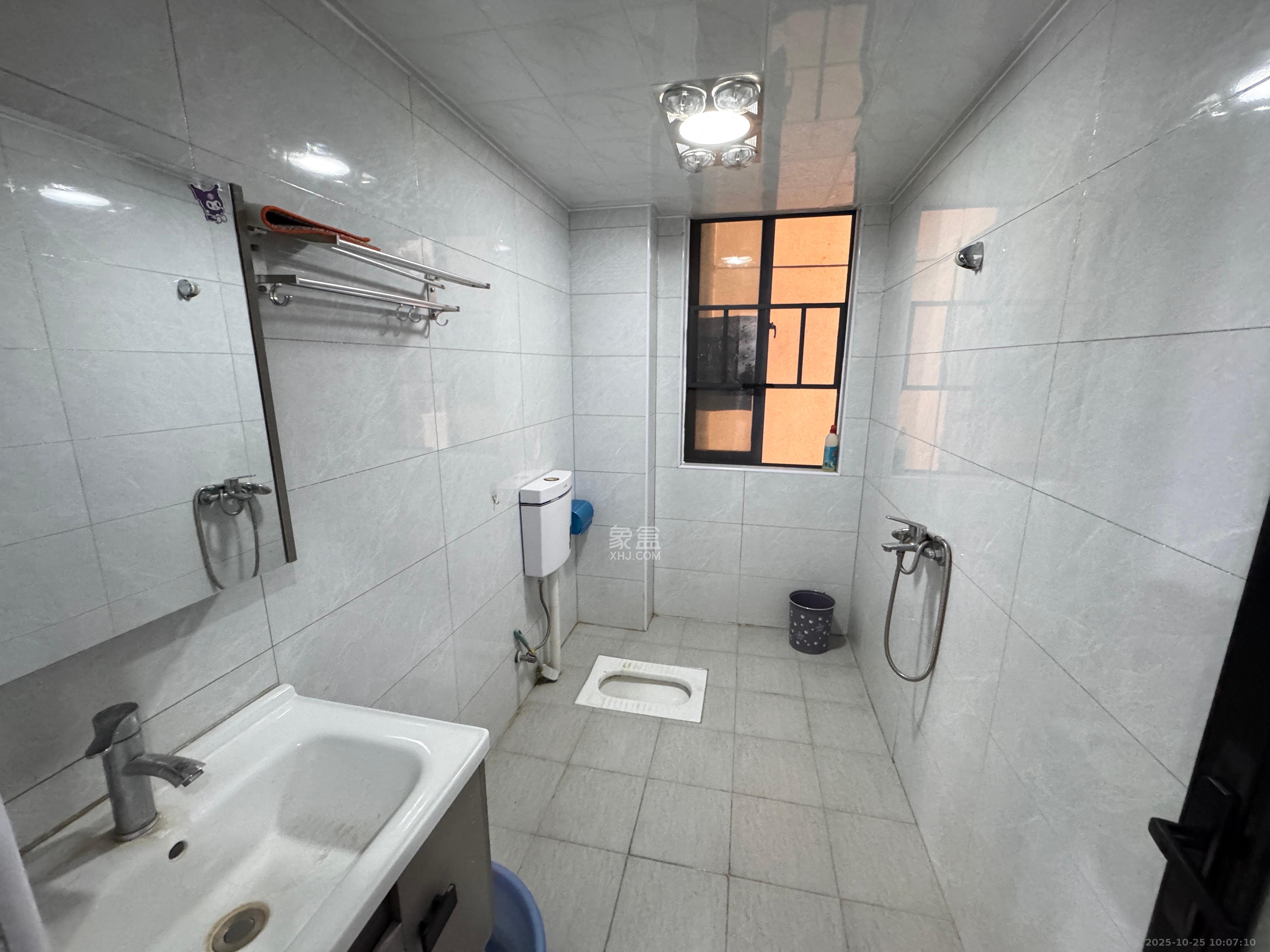 西湖鸿运佳苑  3室2厅2卫    2400.0元/月 西湖鸿运佳苑  3室2厅2卫    2400.0元/月室内图