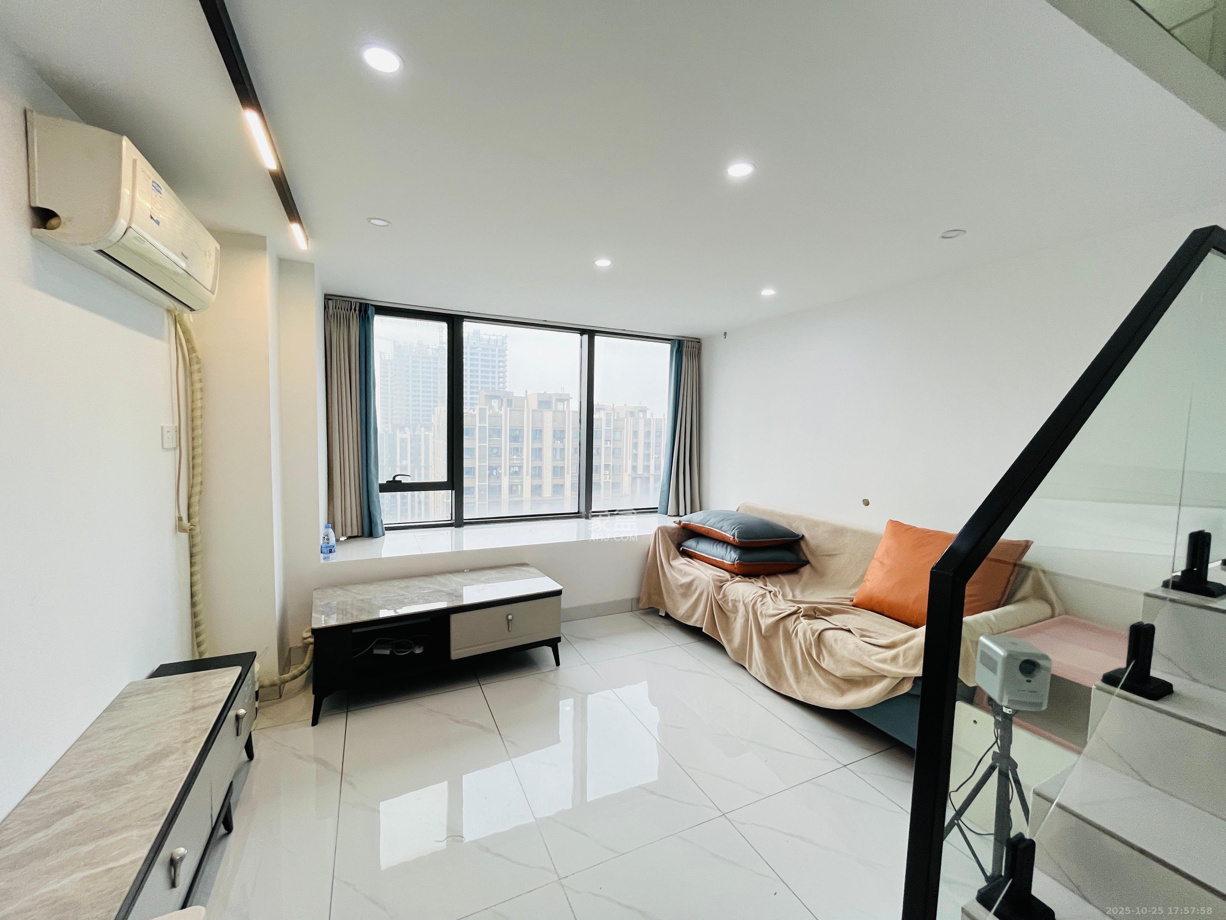 龙湖铂金岛 1室0厅0卫 2100.0元/月 龙湖铂金岛 1室0厅0卫 2100.0元/月室内图