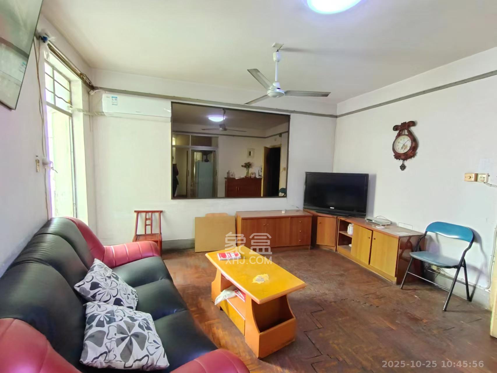 中国铝业单位宿舍  2室2厅1卫    2500.0元/月 中国铝业单位宿舍  2室2厅1卫    2500.0元/月