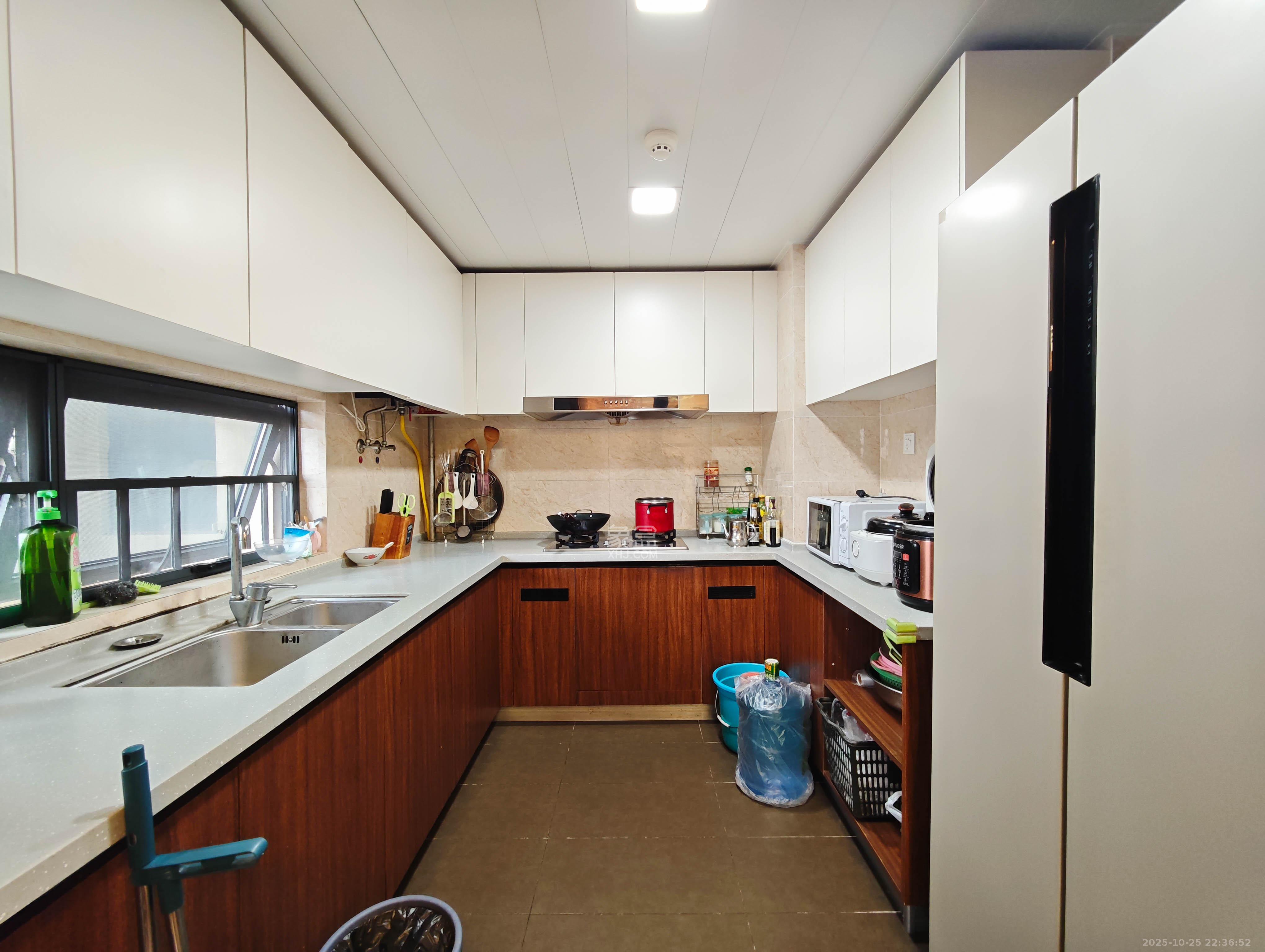 万科魅力之城  4室2厅2卫    150.0万其他