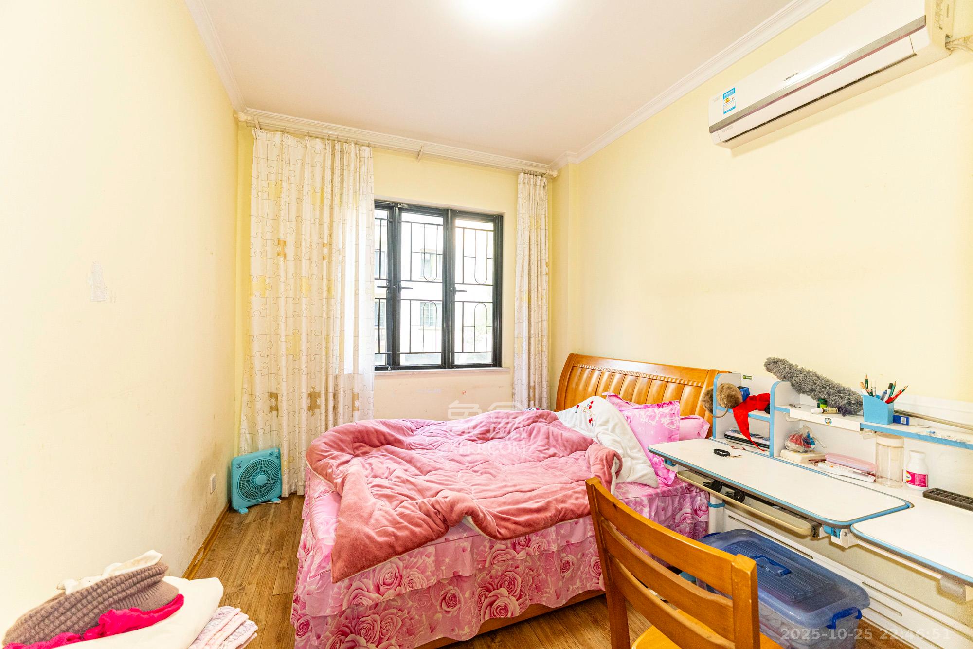 鹏基诺亚山林  4室2厅2卫    158.0万卧室